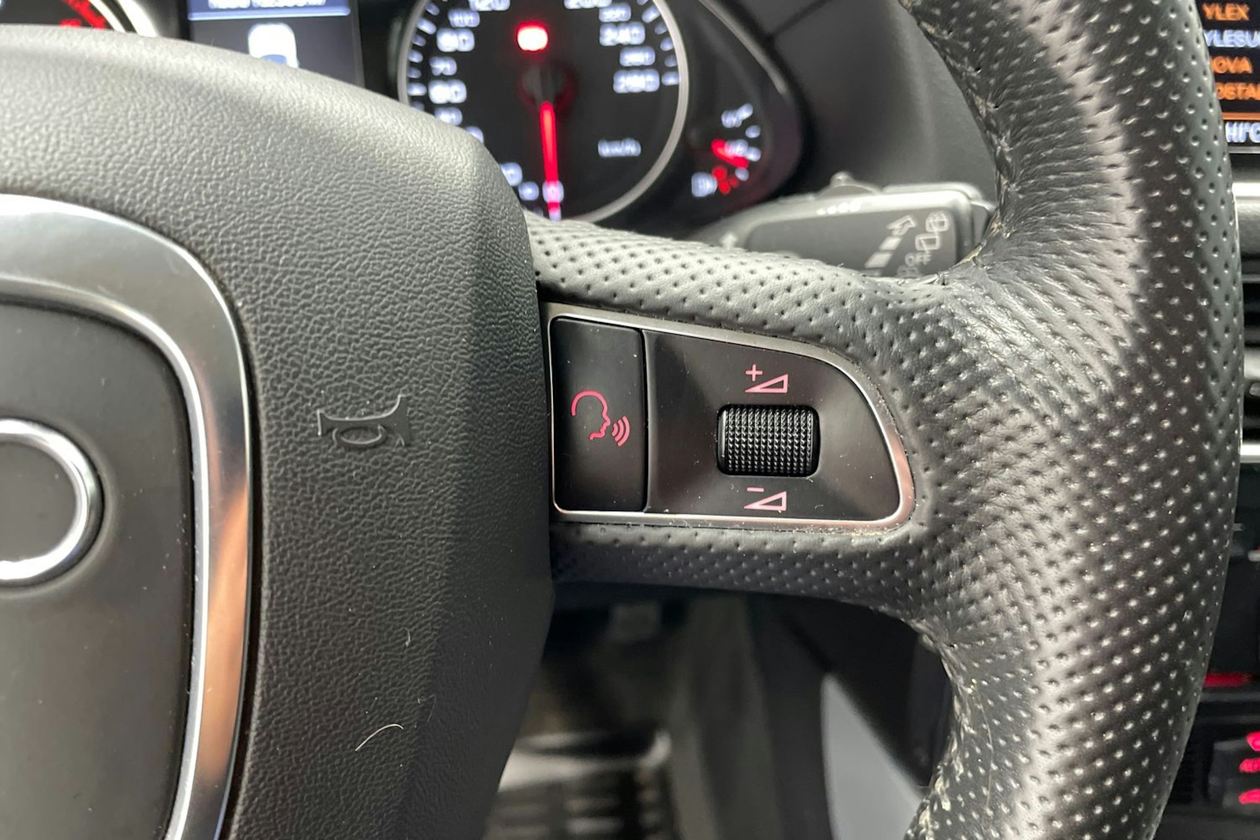 Valkoinen Audi Q5 2012 kuva 15.