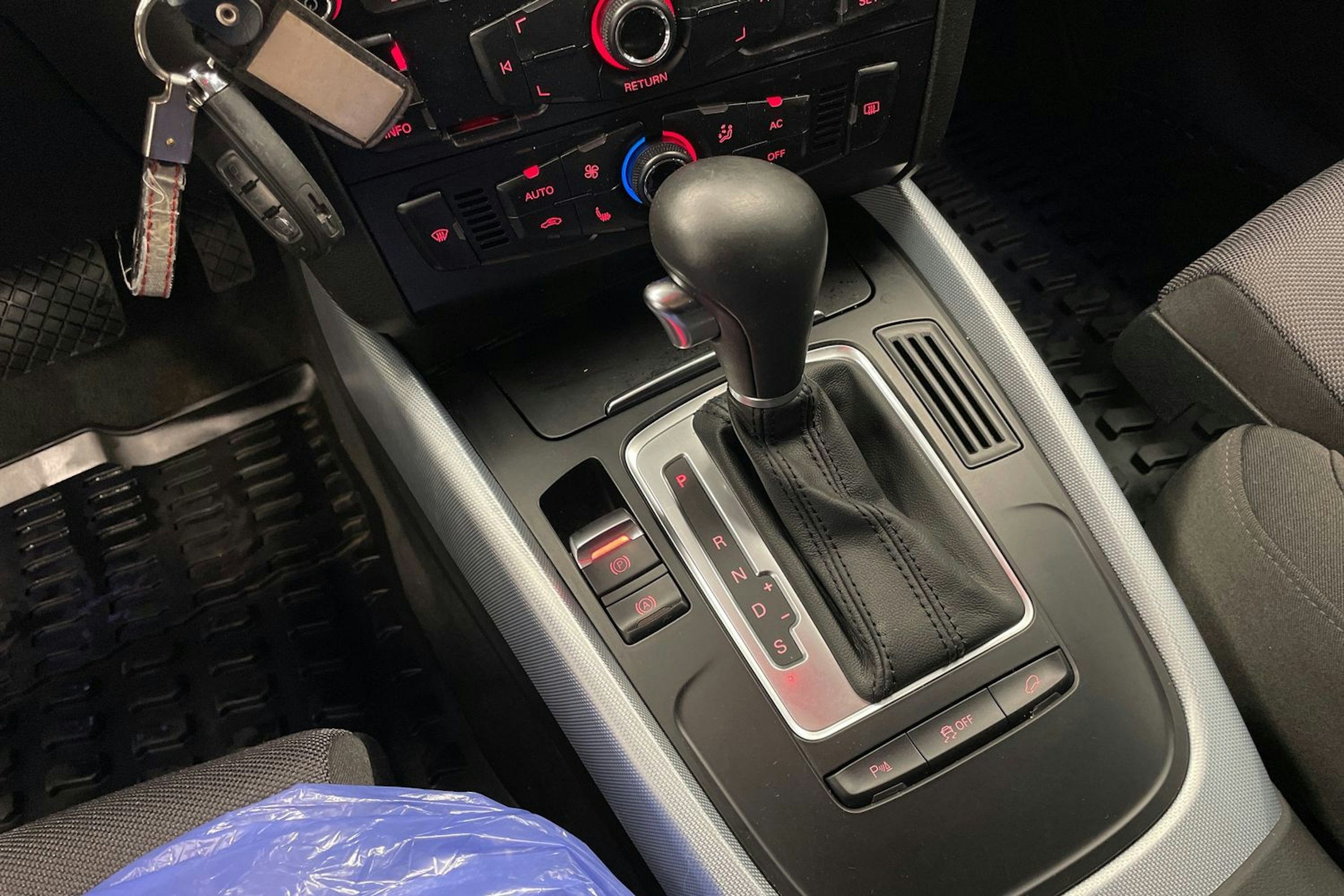 Valkoinen Audi Q5 2012 kuva 17.