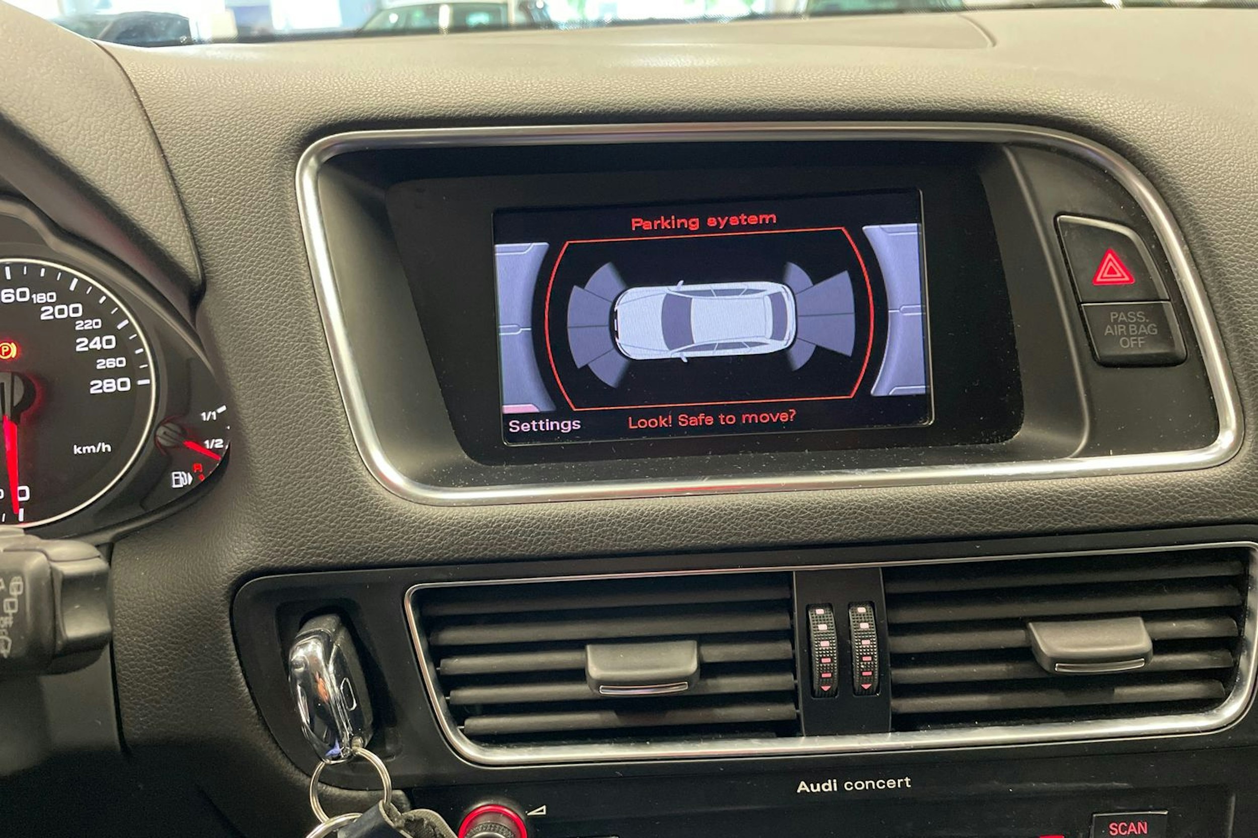 Valkoinen Audi Q5 2012 kuva 18.
