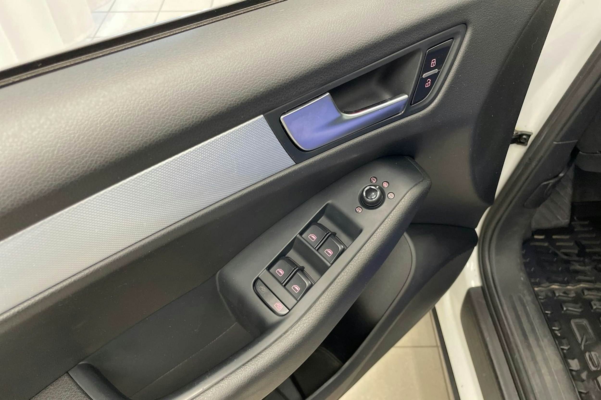 Valkoinen Audi Q5 2012 kuva 20.