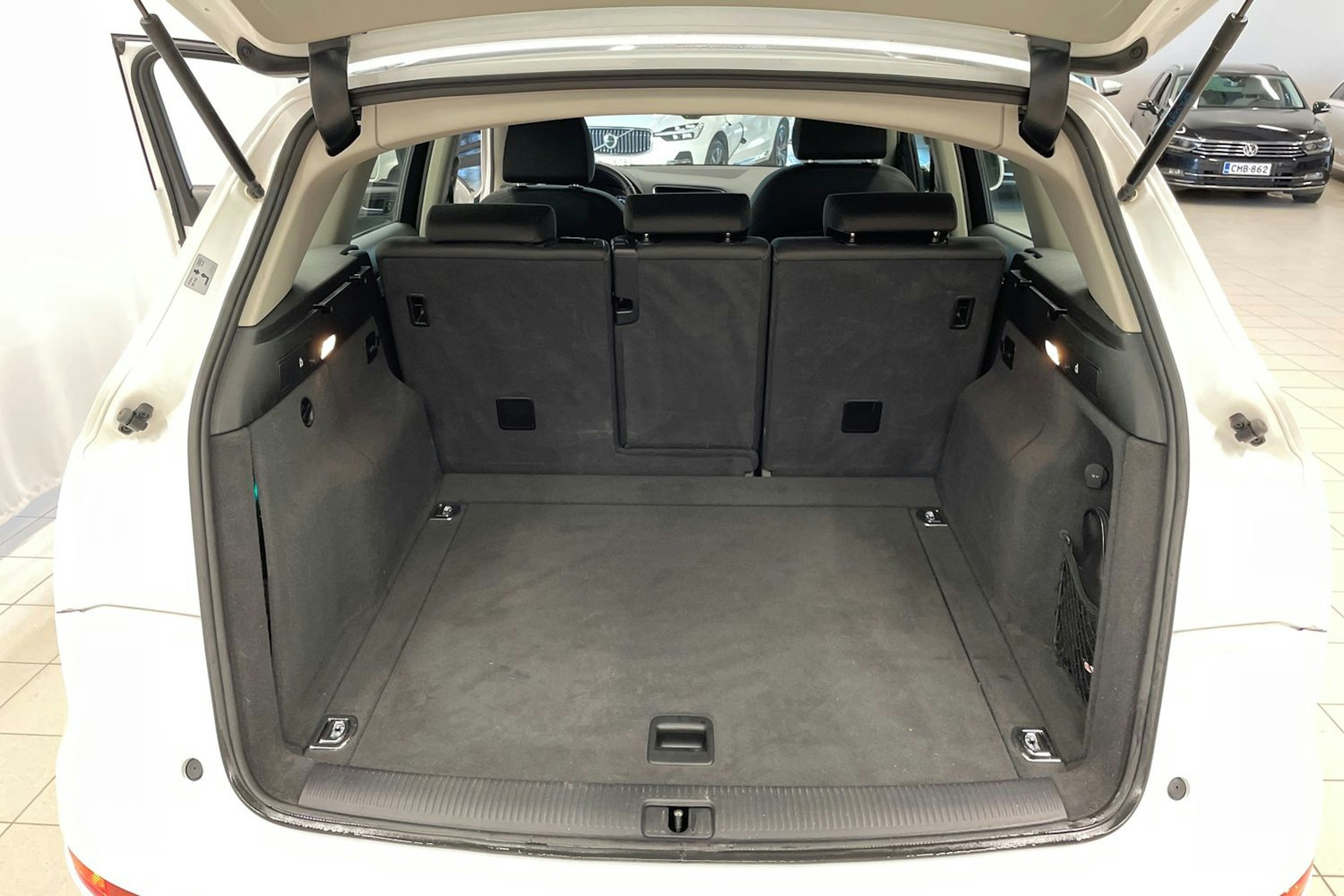 Valkoinen Audi Q5 2012 kuva 21.