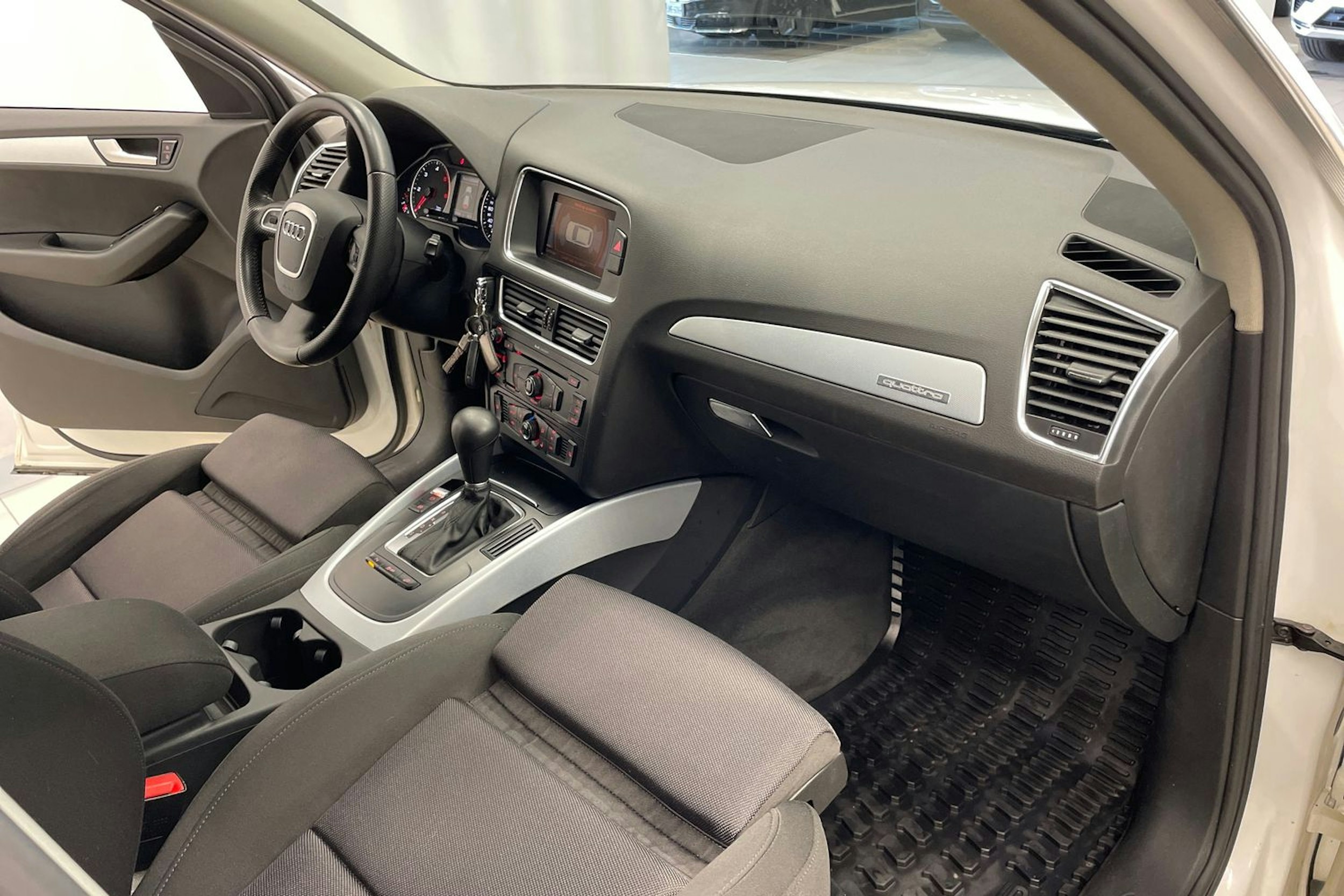 Valkoinen Audi Q5 2012 kuva 25.