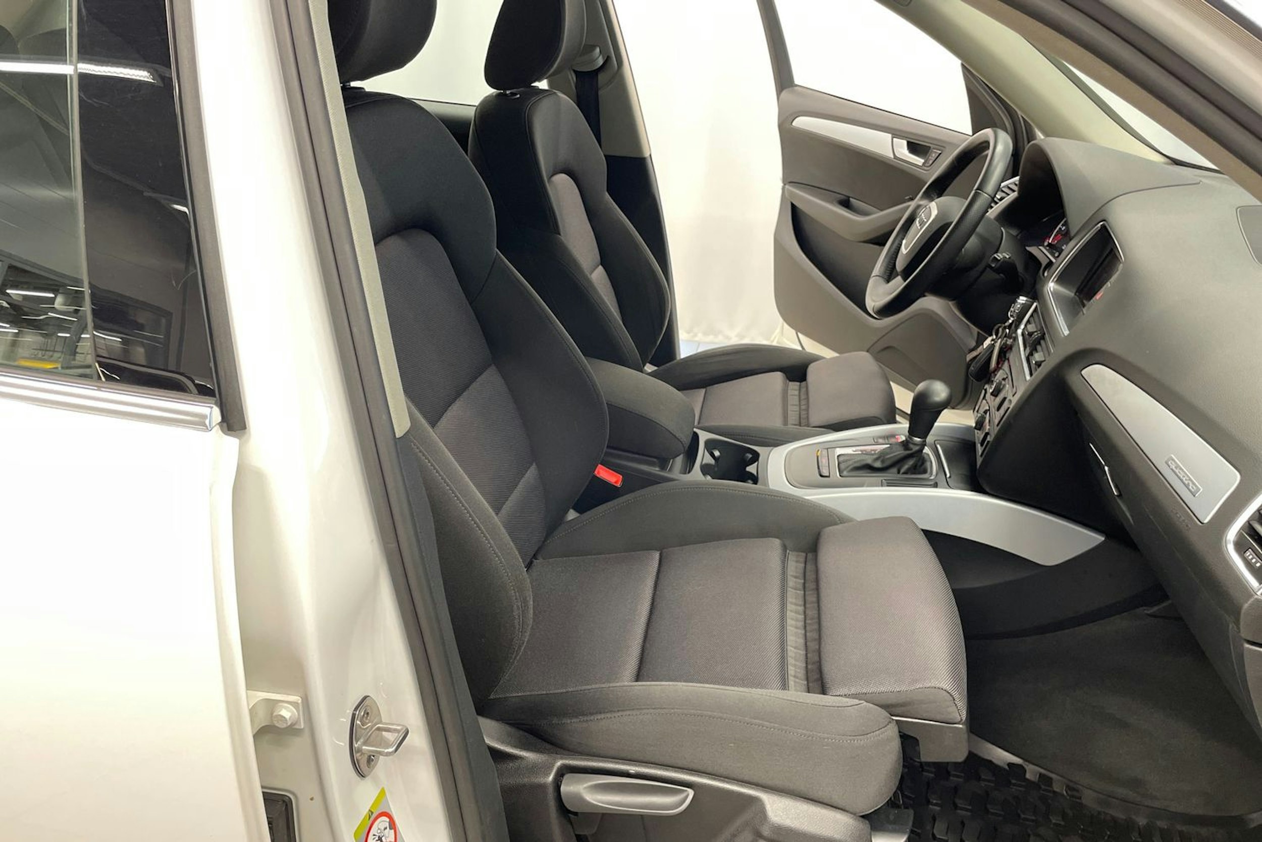 Valkoinen Audi Q5 2012 kuva 26.