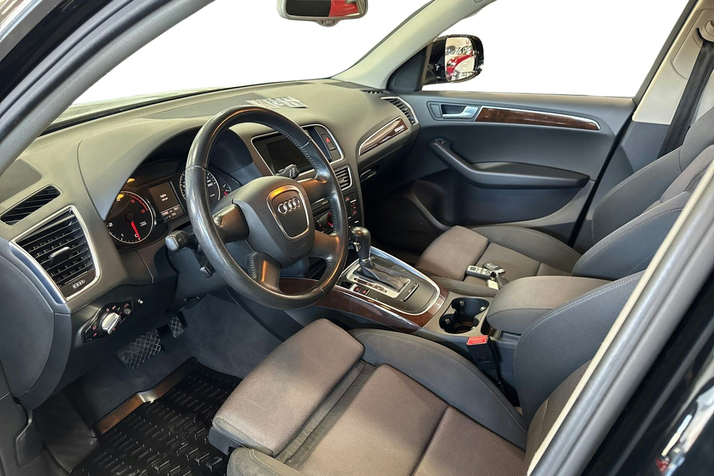 Musta Audi Q5 2012 kuva 6.