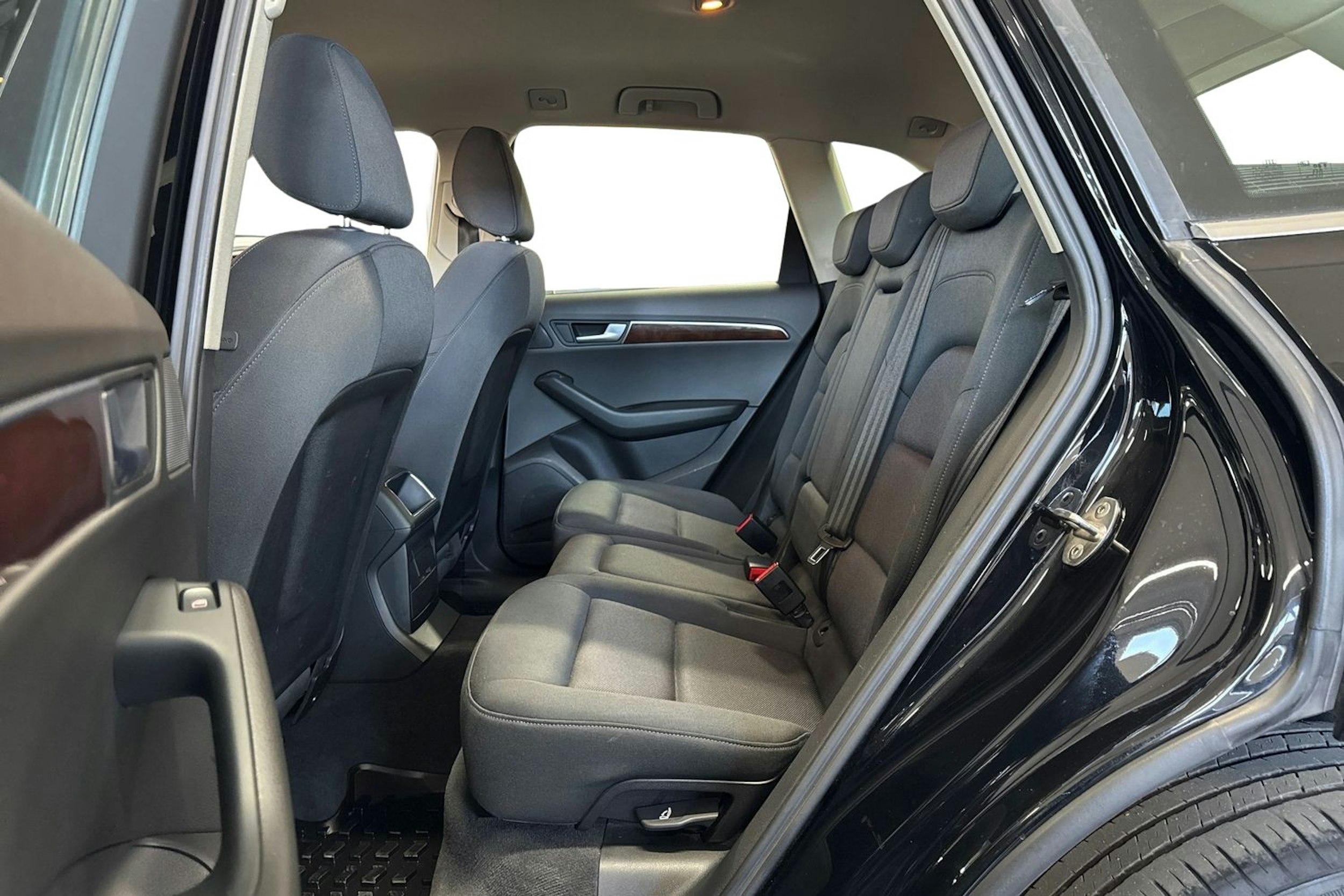Musta Audi Q5 2012 kuva 8.