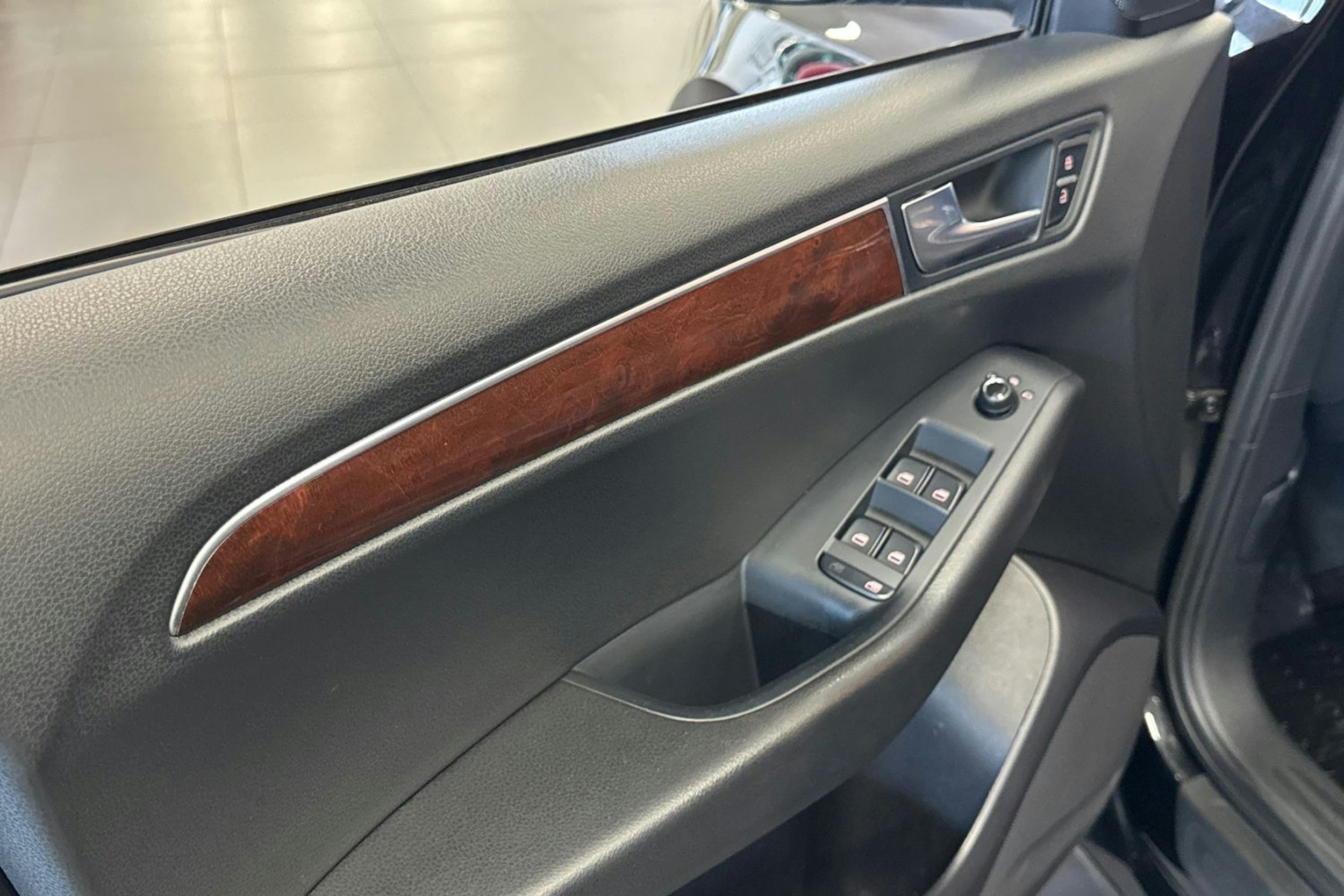 Musta Audi Q5 2012 kuva 11.