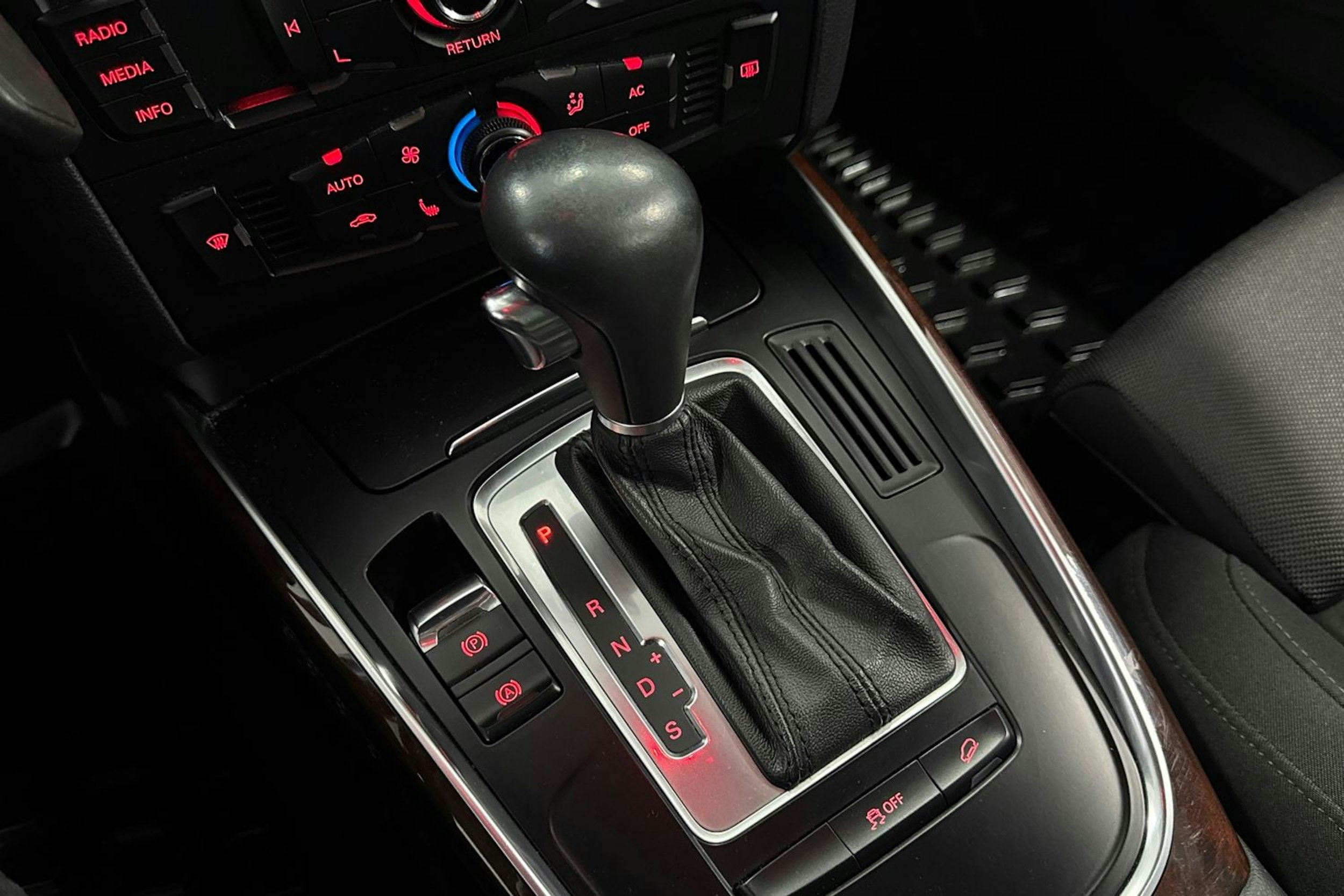 Musta Audi Q5 2012 kuva 14.