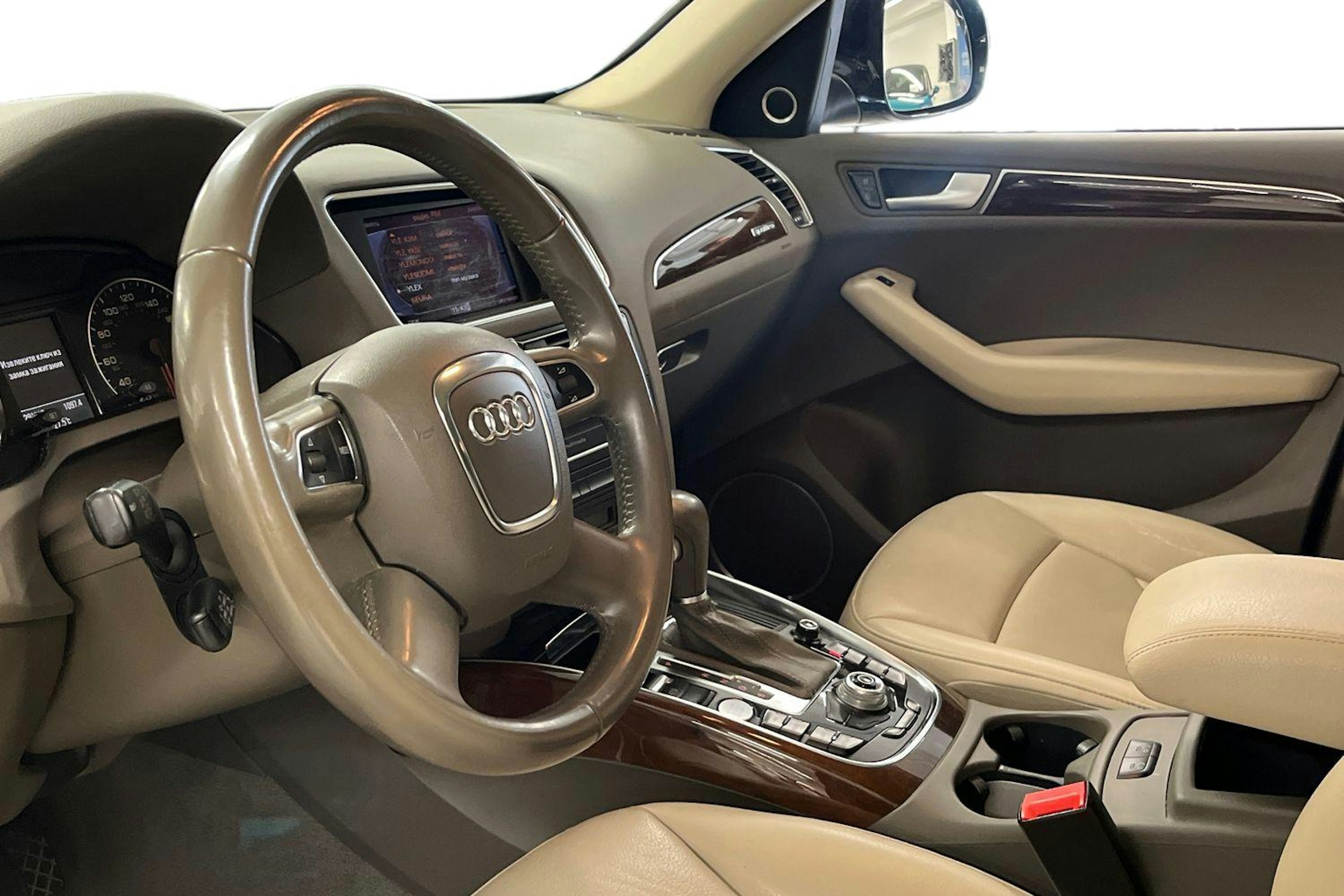 Sininen Audi Q5 2012 kuva 3.