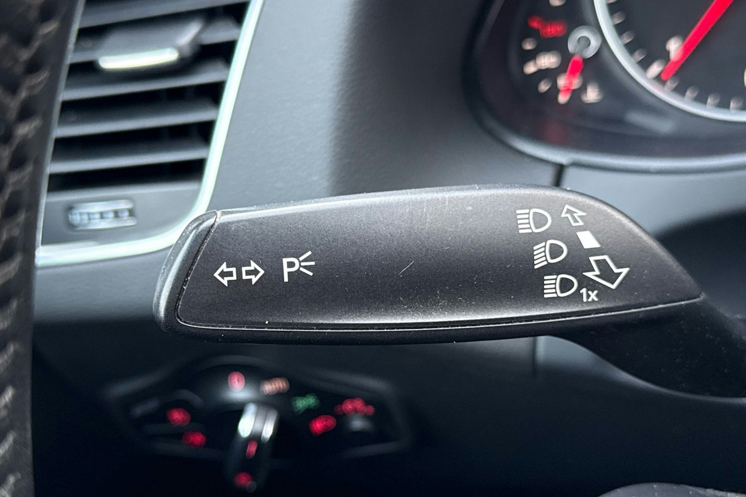 musta Audi Q5 2013 kuva 18.