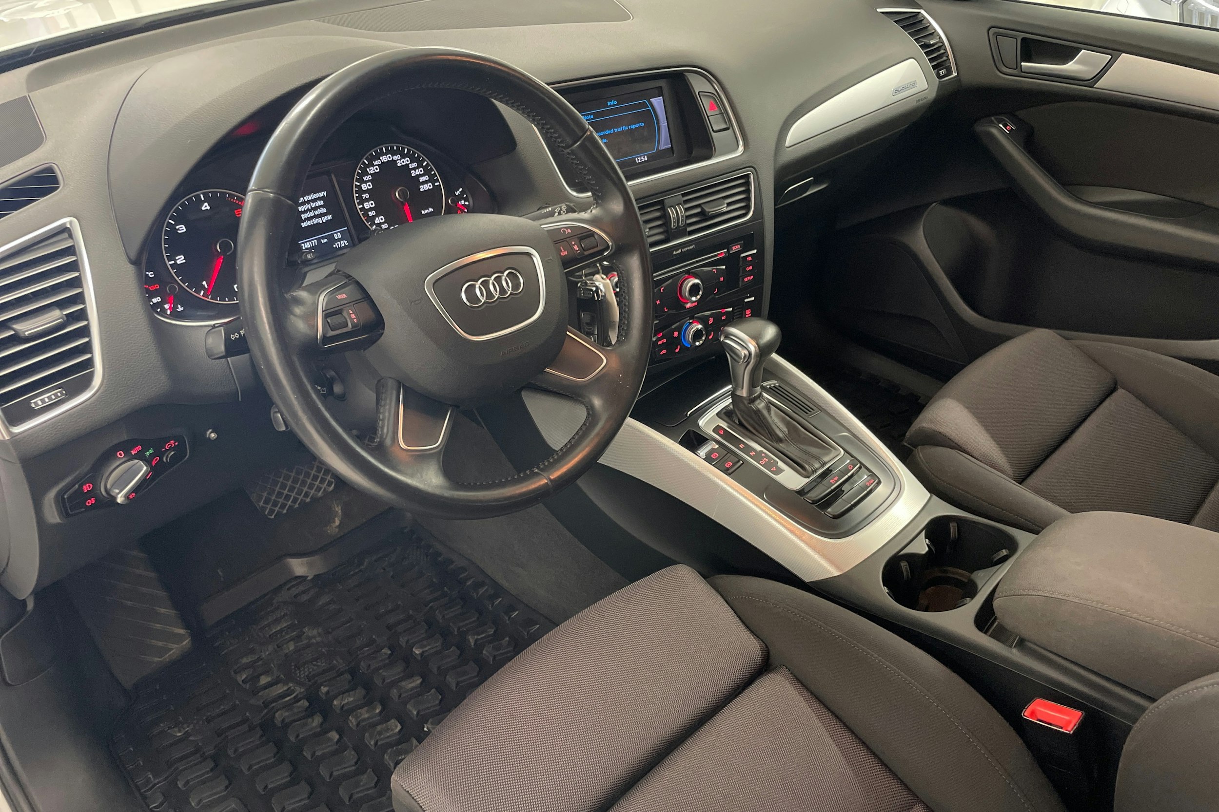 Valkoinen Audi Q5 2013 kuva 6.