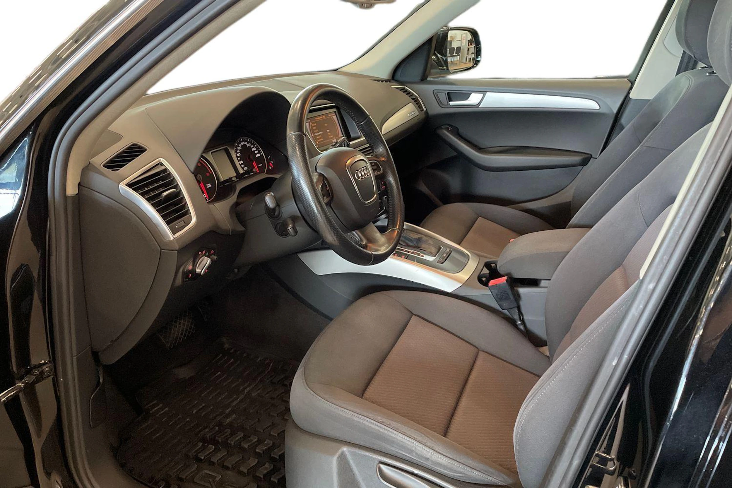 musta Audi Q5 2012 kuva 6.
