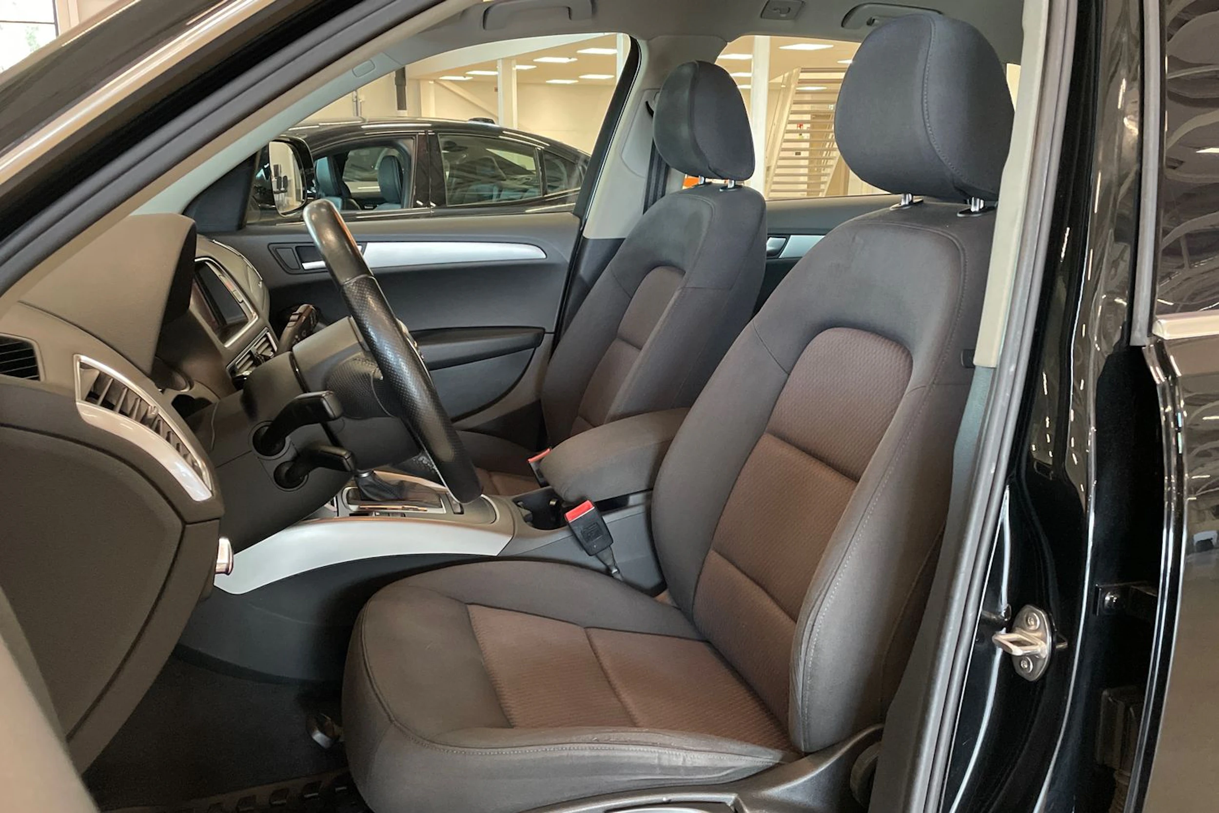 musta Audi Q5 2012 kuva 11.