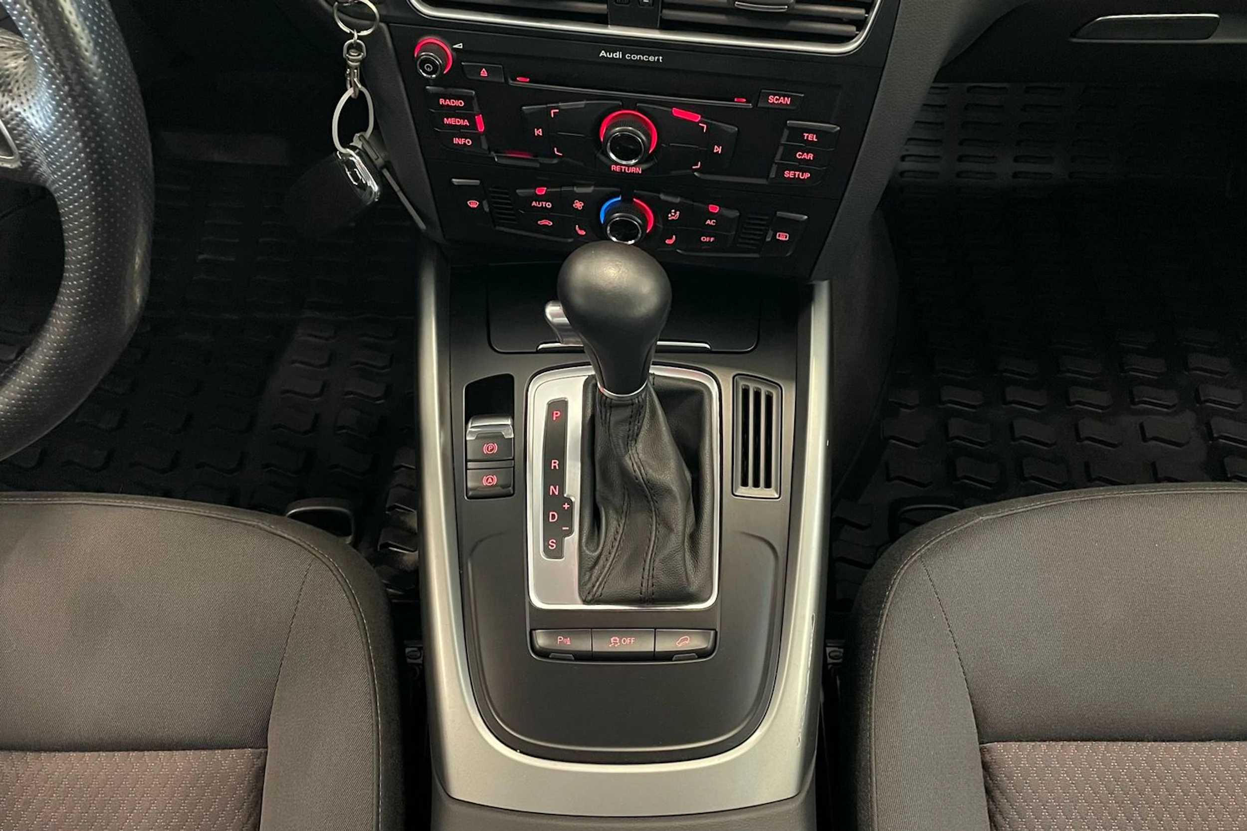 musta Audi Q5 2012 kuva 20.