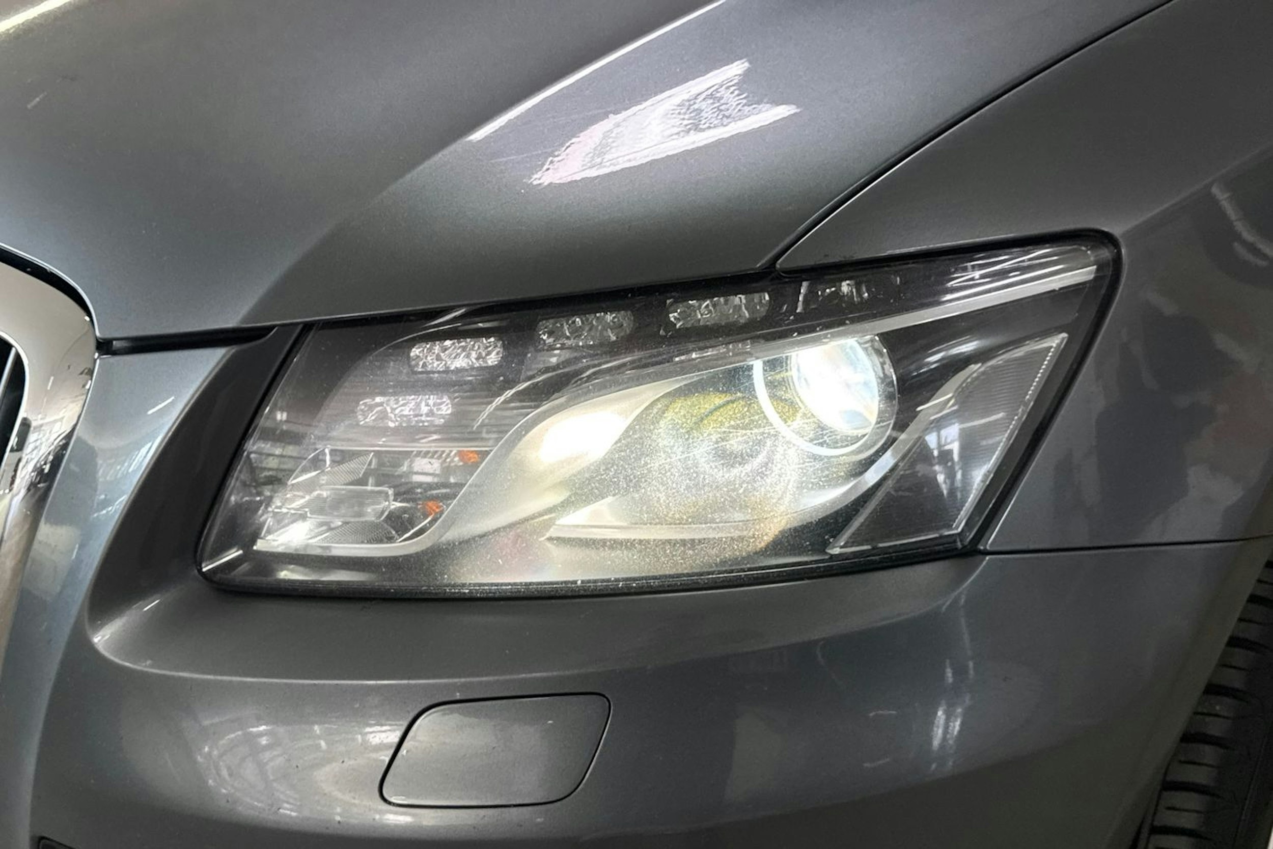 harmaa Audi Q5 2012 kuva 19.