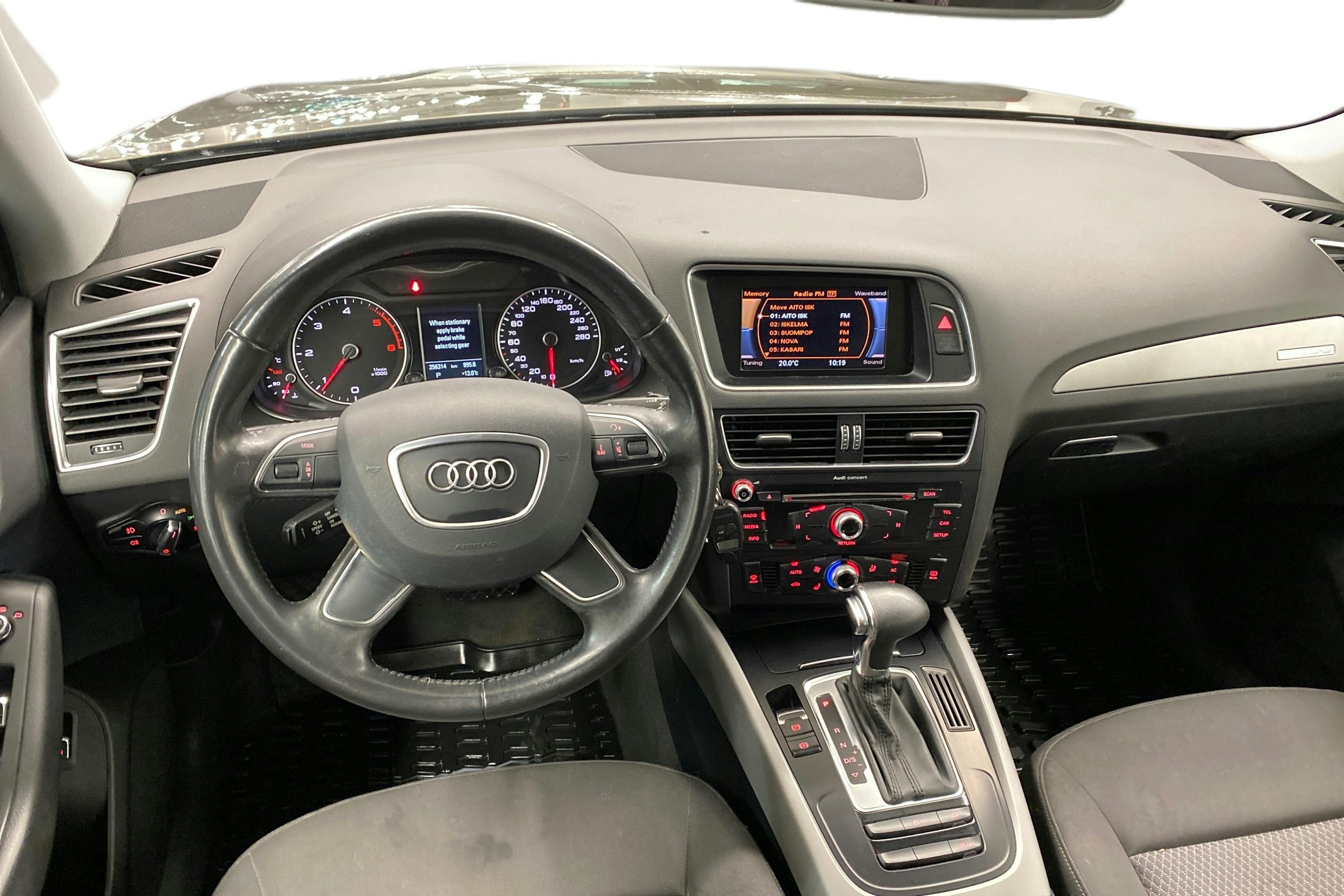 ruskea (beige) Audi Q5 2013 kuva 9.