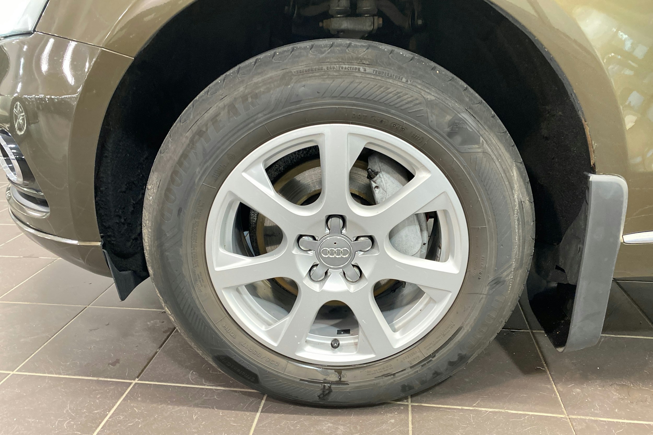 ruskea (beige) Audi Q5 2013 kuva 11.