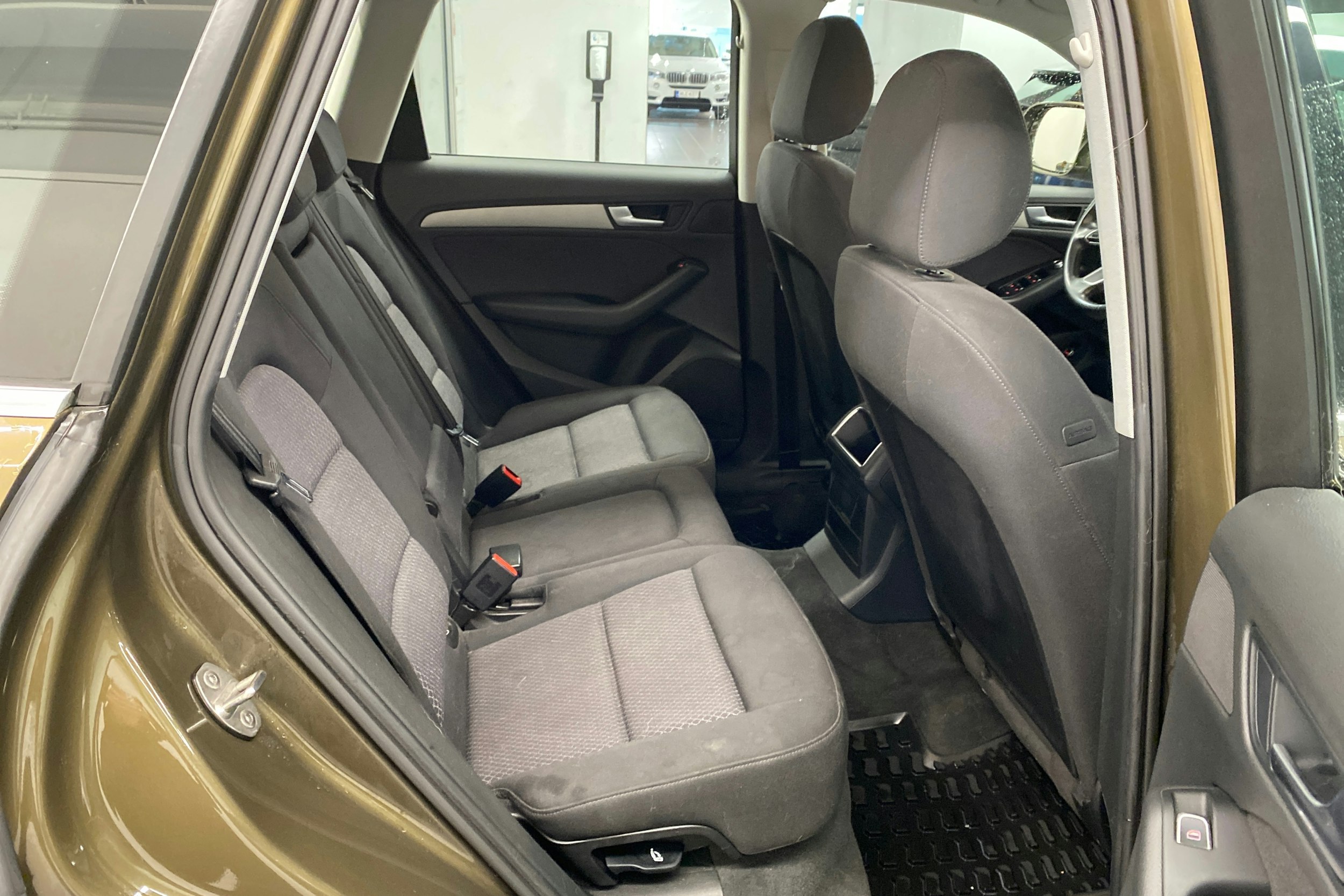 ruskea (beige) Audi Q5 2013 kuva 16.