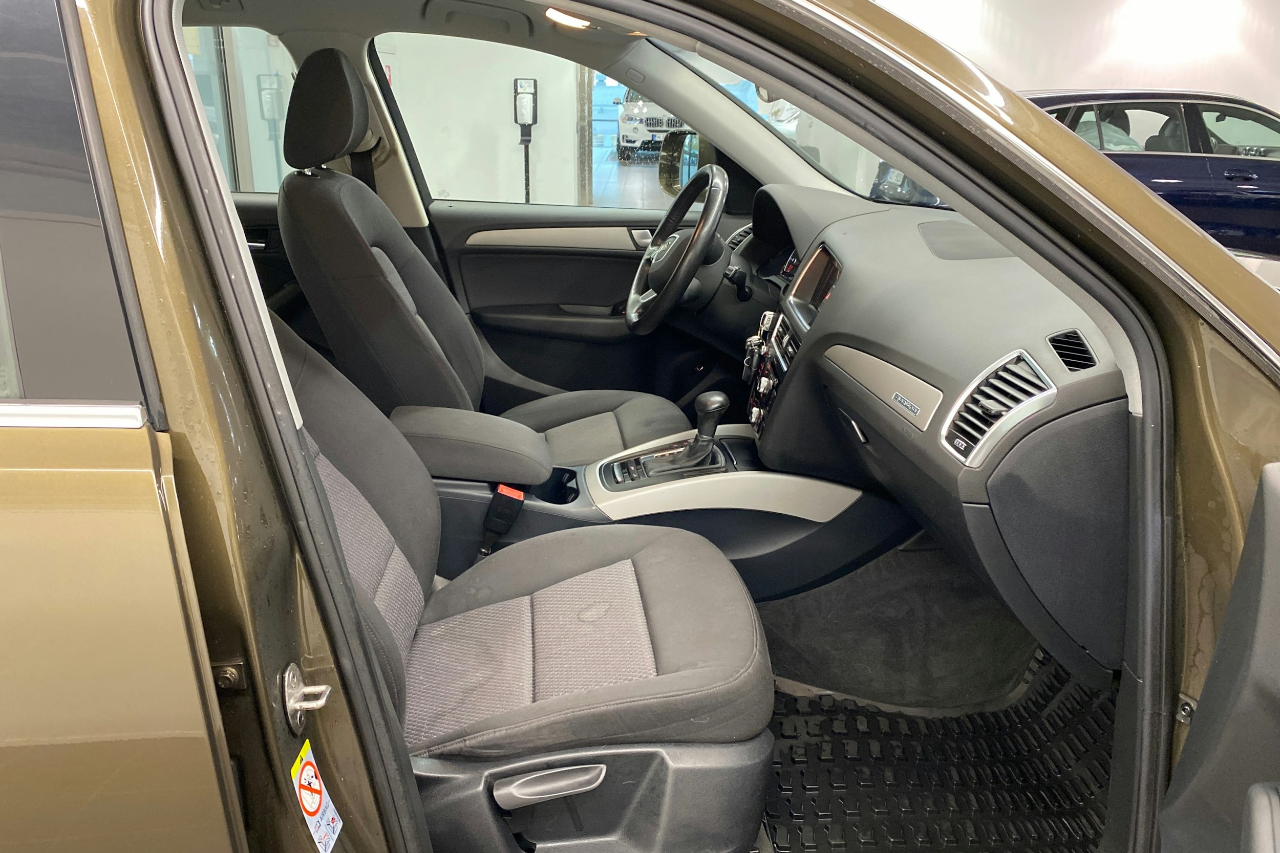 ruskea (beige) Audi Q5 2013 kuva 17.