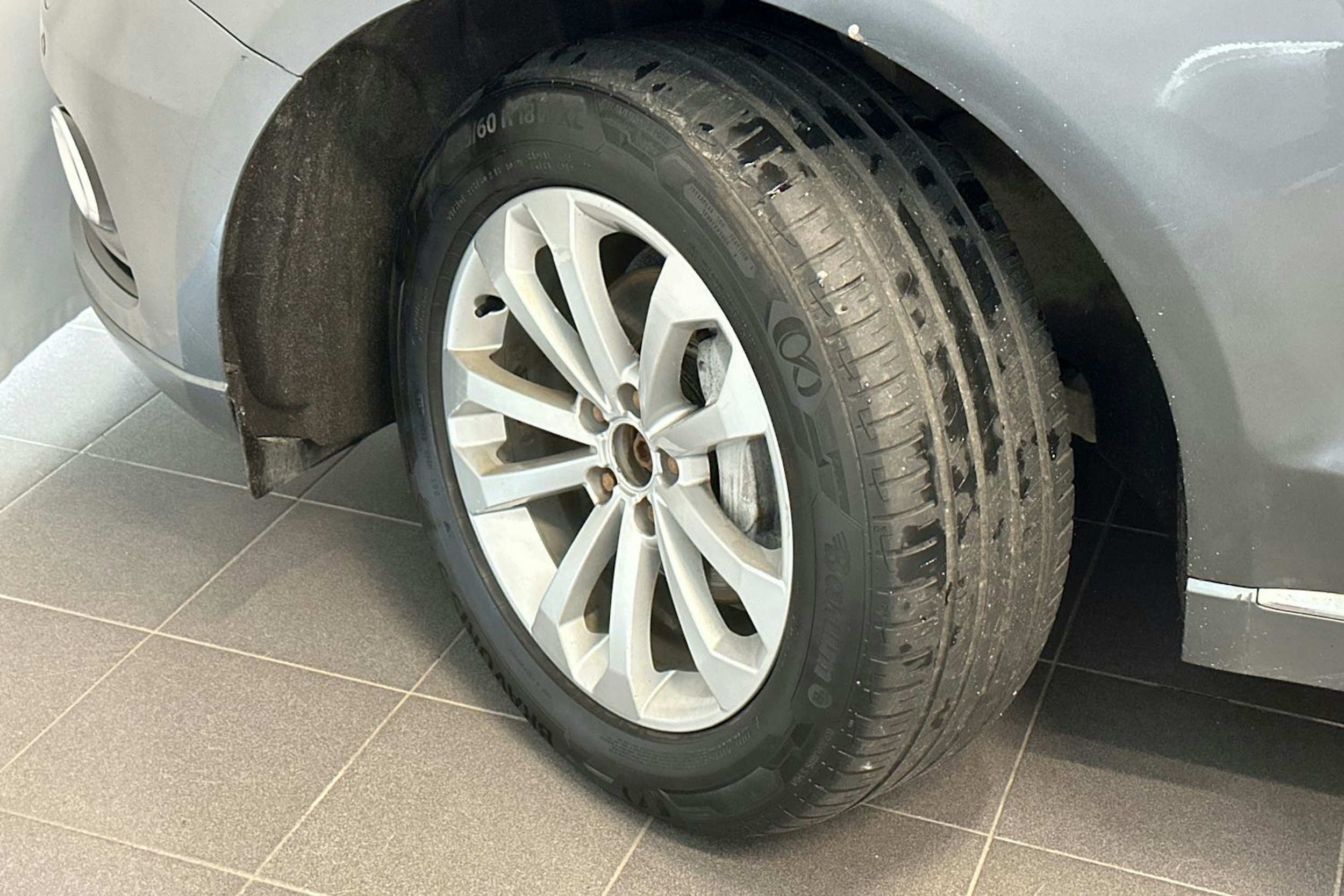 harmaa Audi Q5 2013 kuva 13.