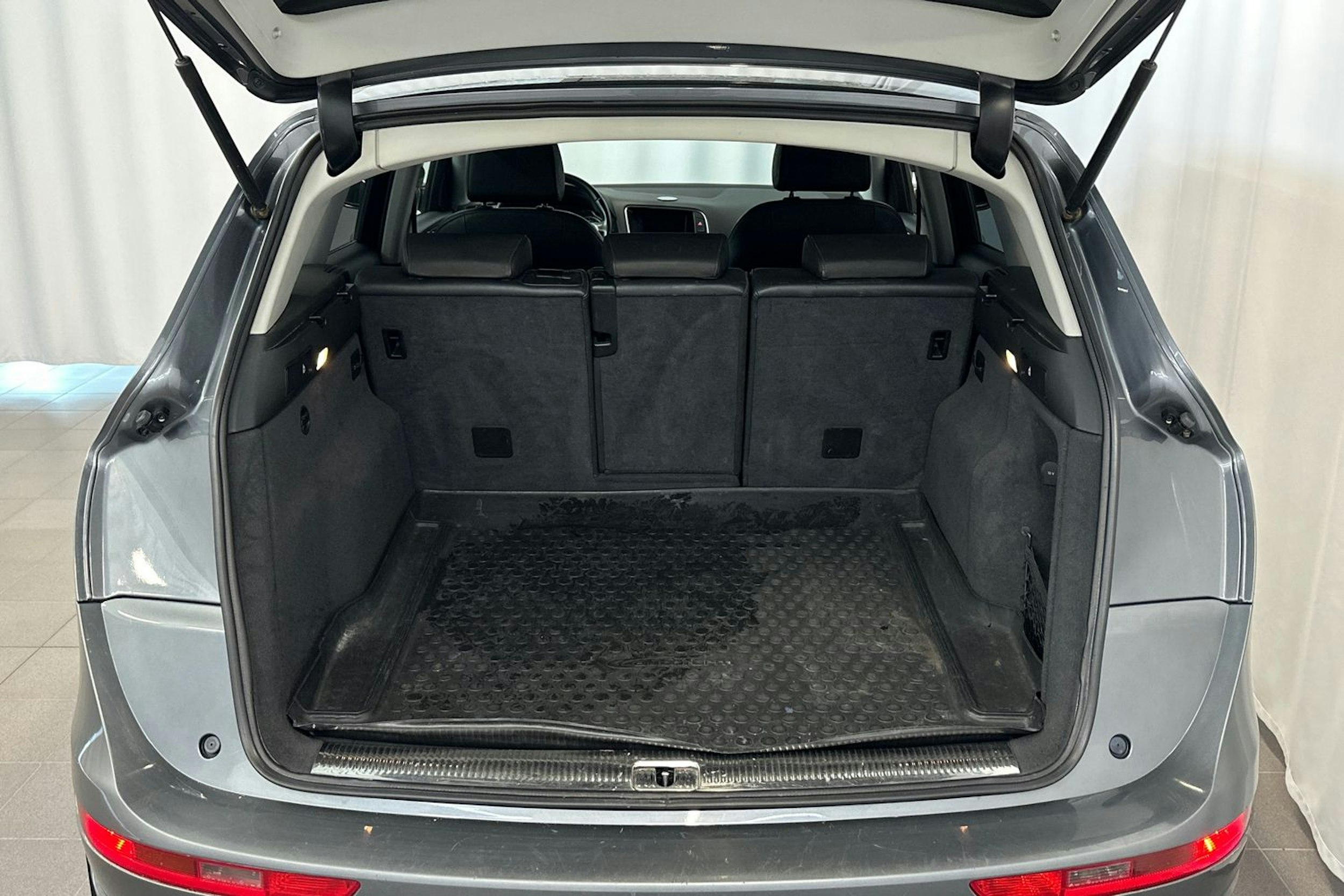 harmaa Audi Q5 2013 kuva 15.