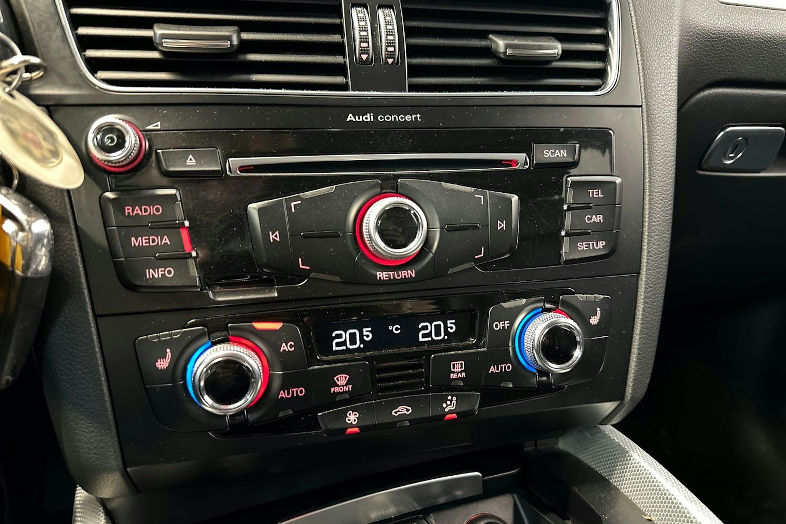 harmaa Audi Q5 2013 kuva 23.