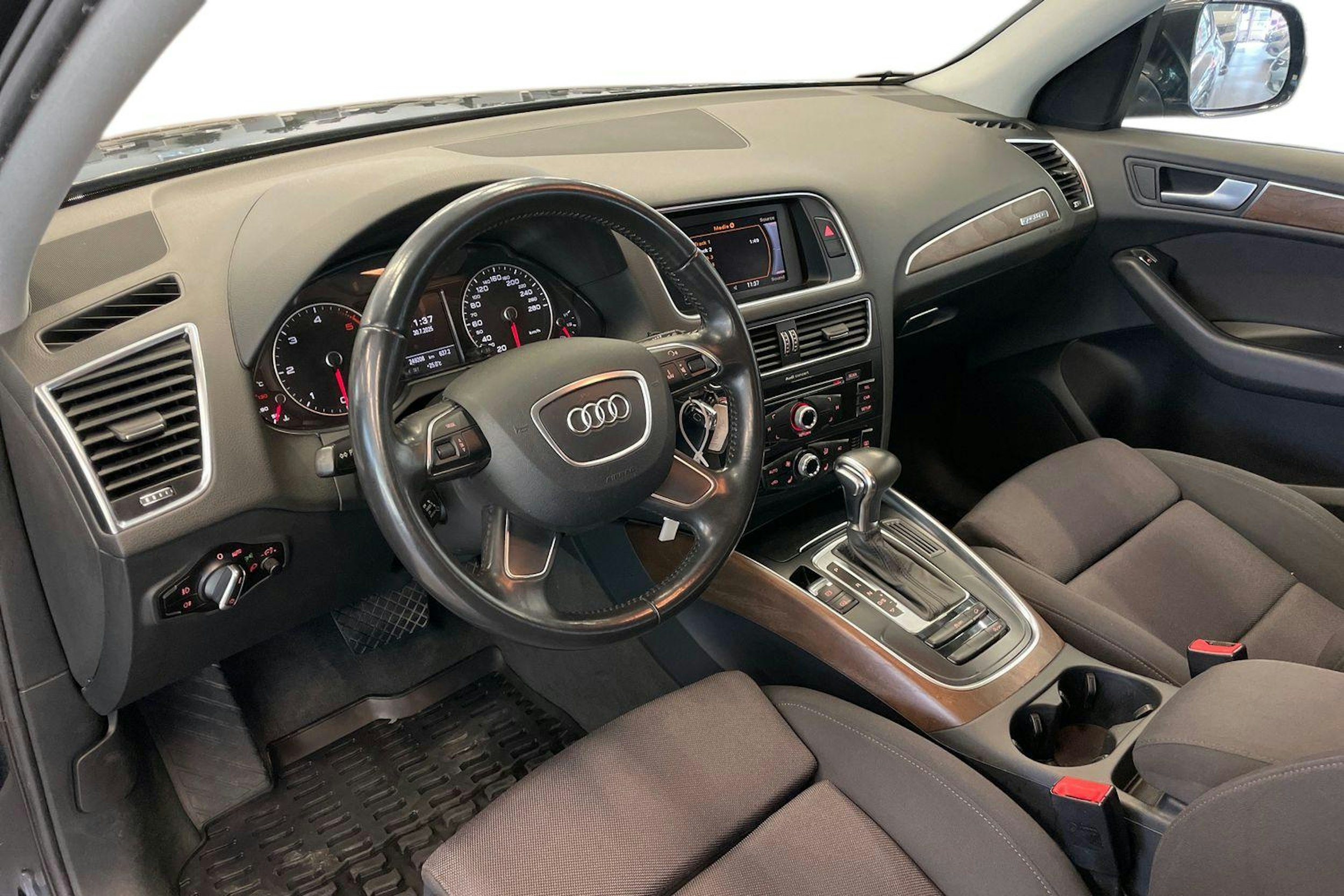 Sininen Audi Q5 2013 kuva 7.