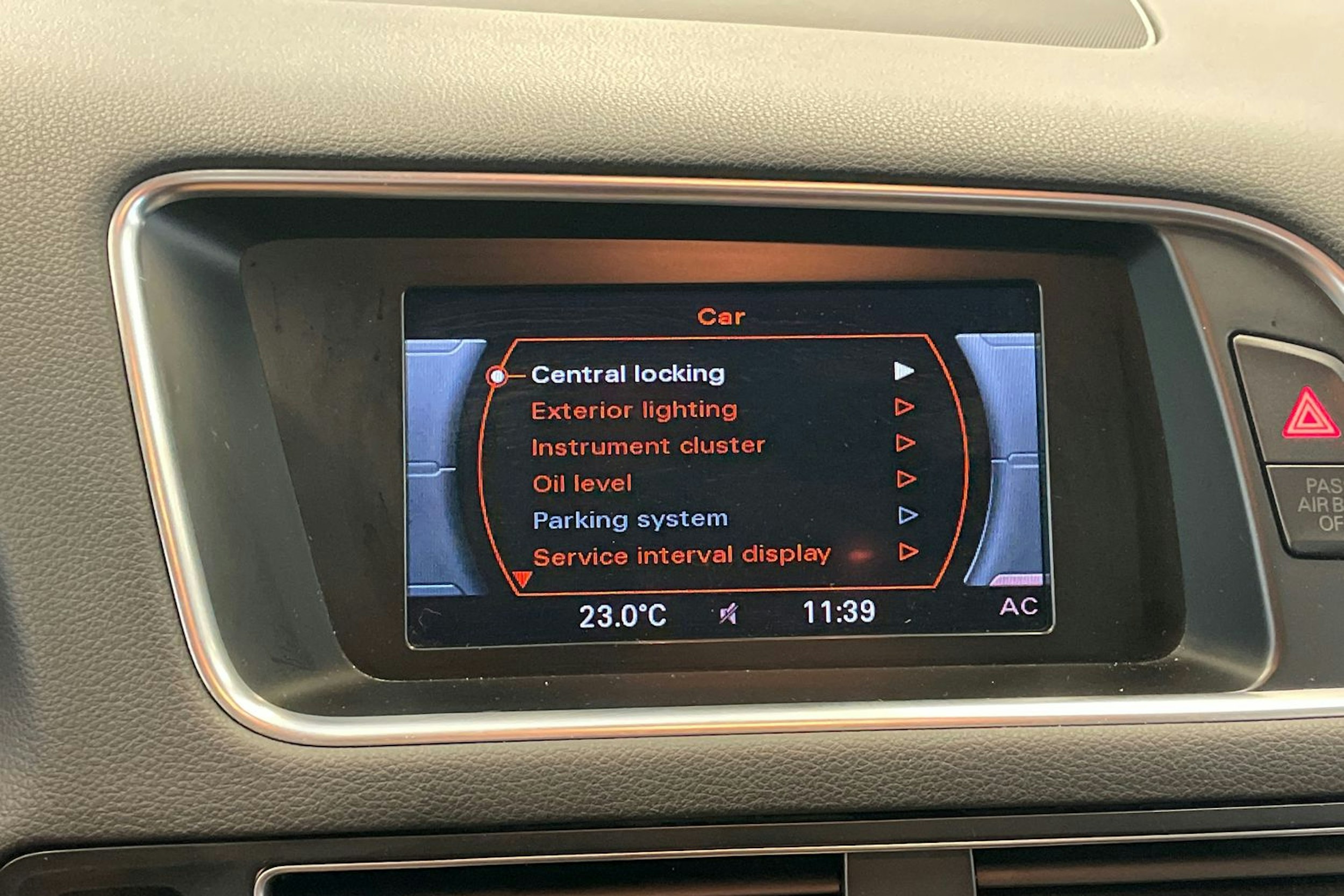 Sininen Audi Q5 2013 kuva 18.