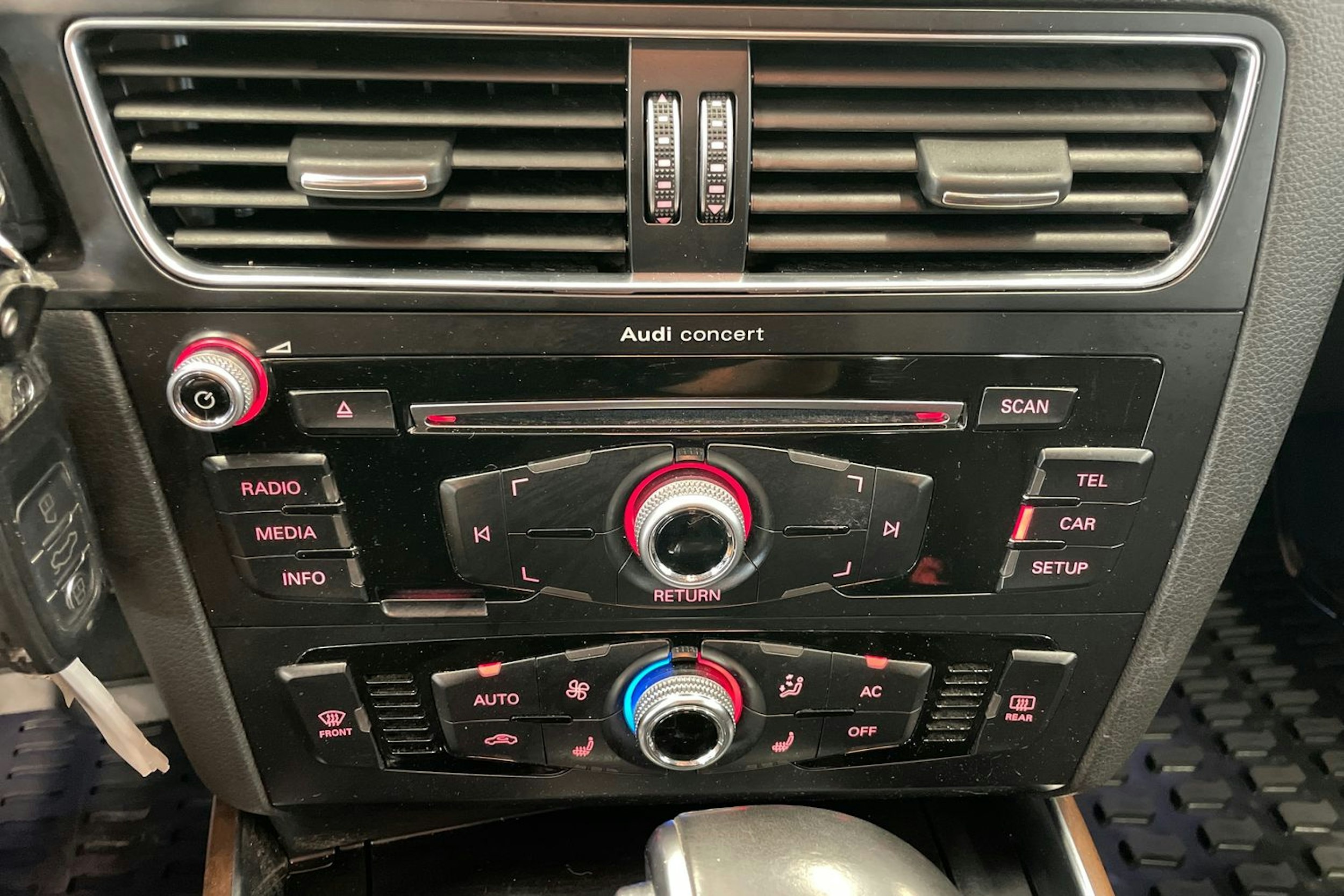 Sininen Audi Q5 2013 kuva 19.