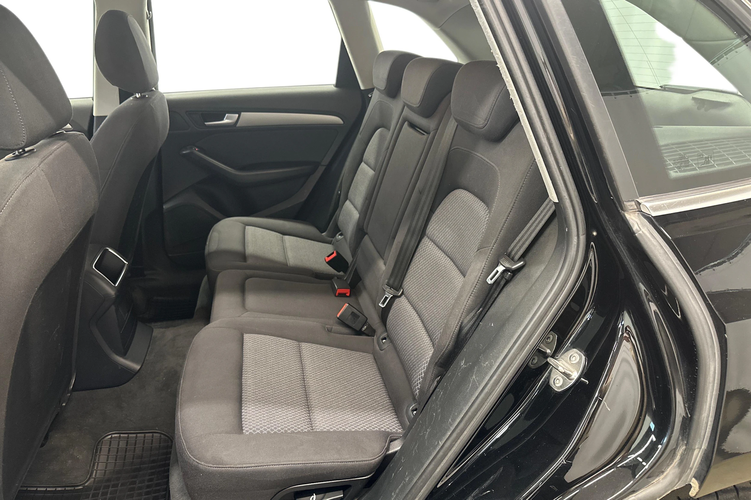 musta Audi Q5 2013 kuva 8.