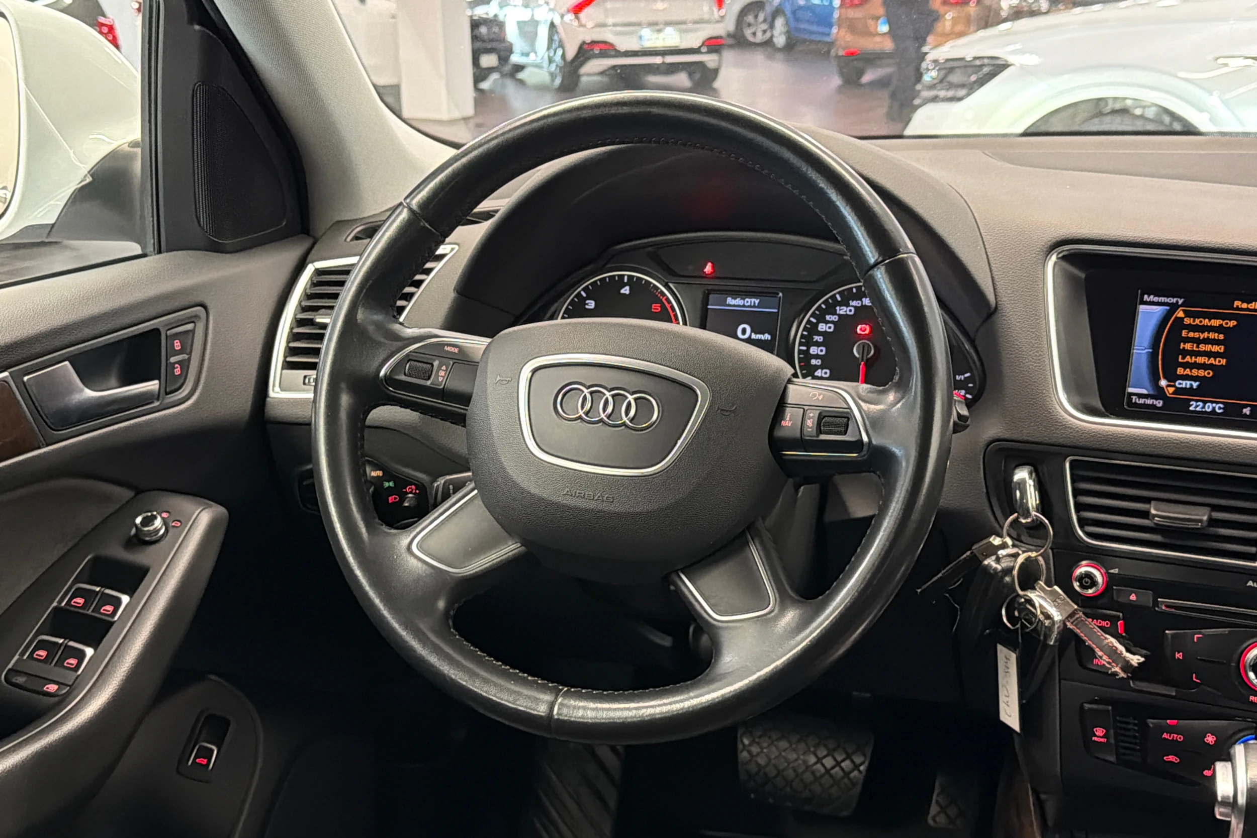 valkoinen Audi Q5 2015 kuva 12.