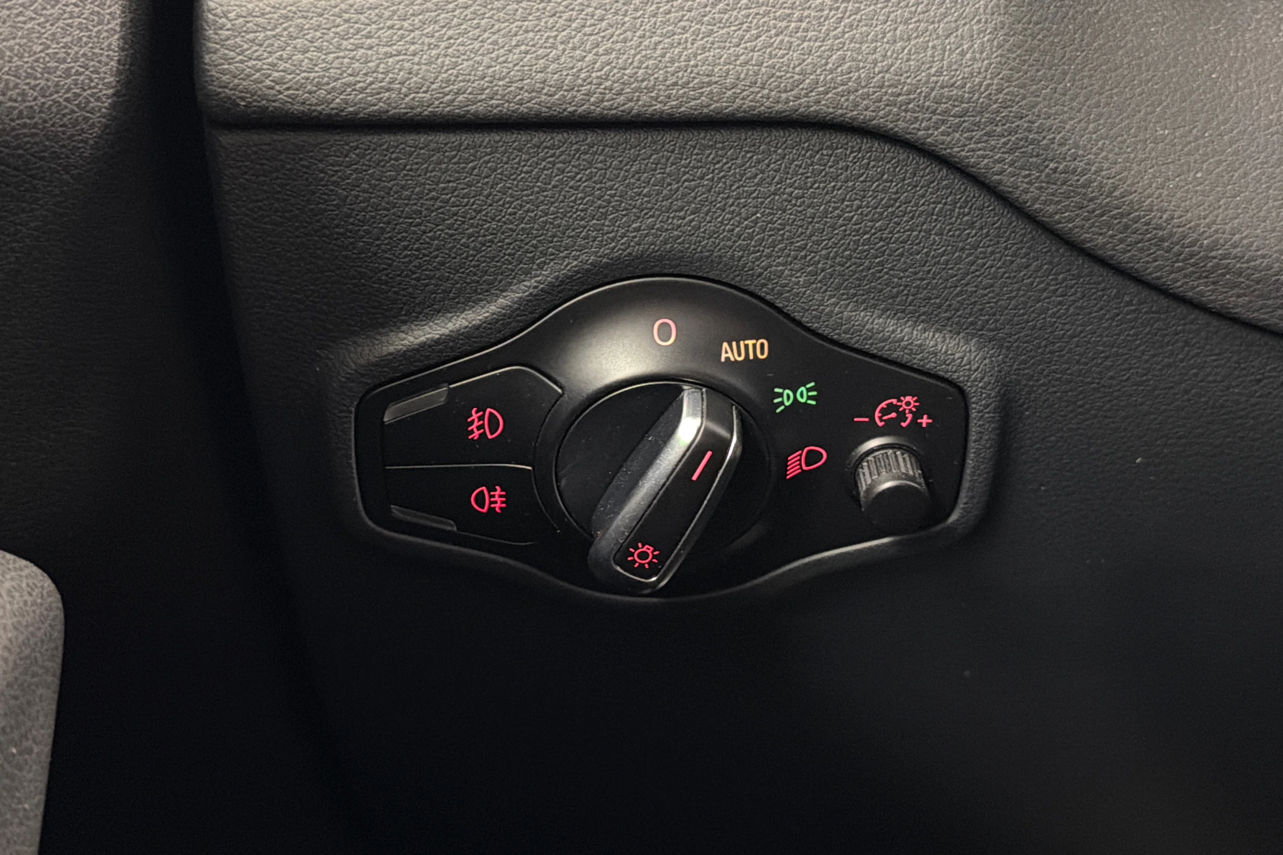 valkoinen Audi Q5 2015 kuva 17.