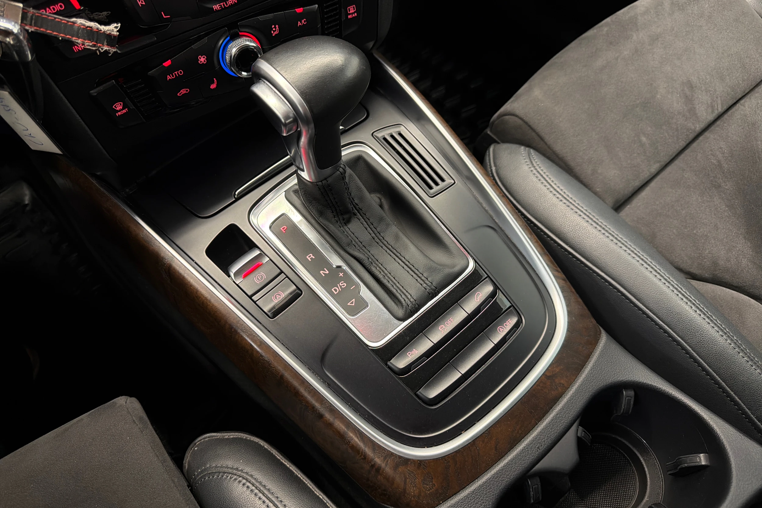 valkoinen Audi Q5 2015 kuva 19.