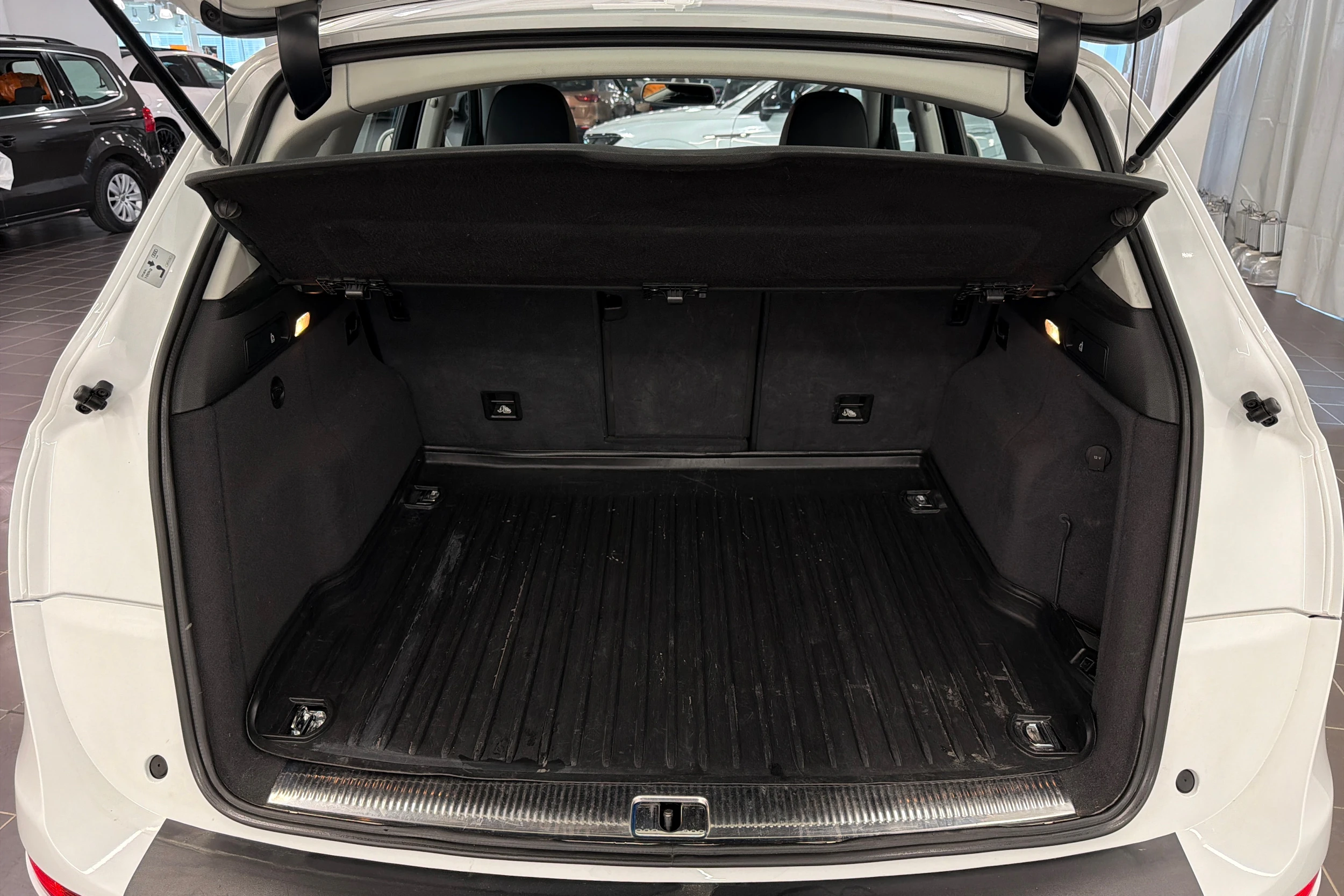valkoinen Audi Q5 2015 kuva 24.