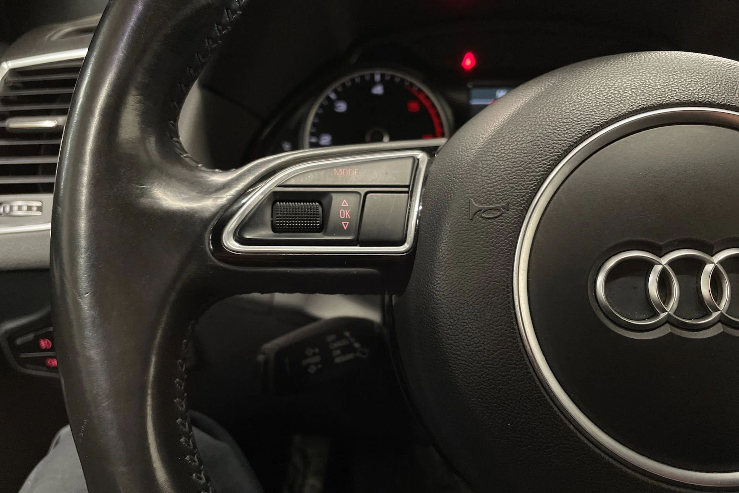 musta Audi Q5 2014 kuva 17.