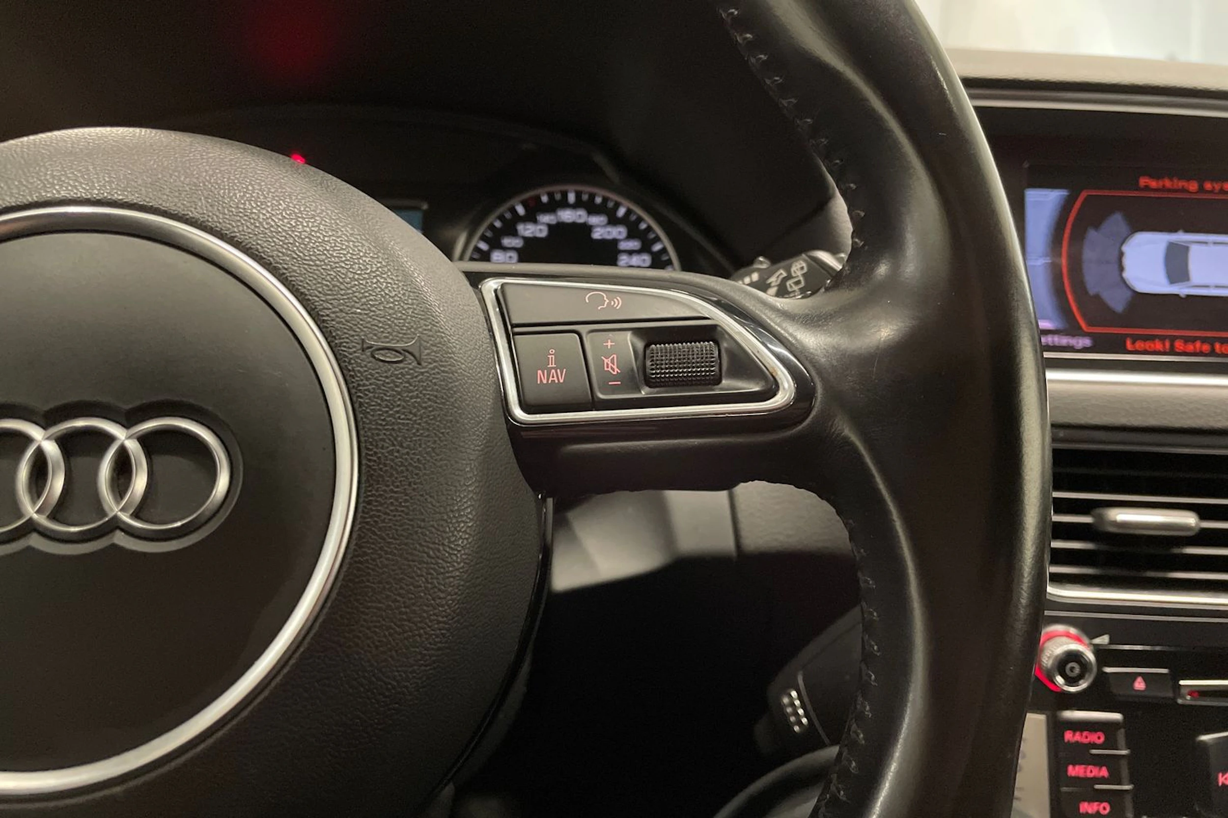 musta Audi Q5 2014 kuva 18.