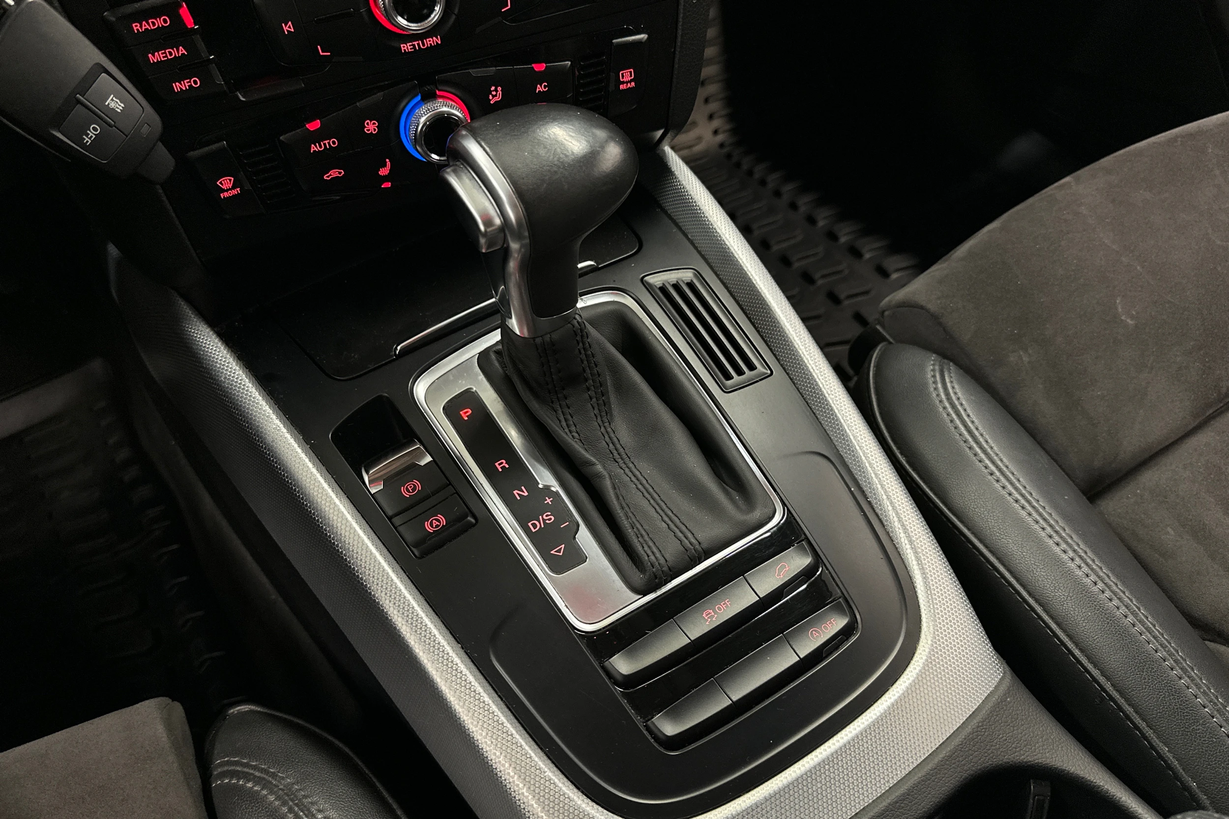 met. harmaa Audi Q5 2014 kuva 16.