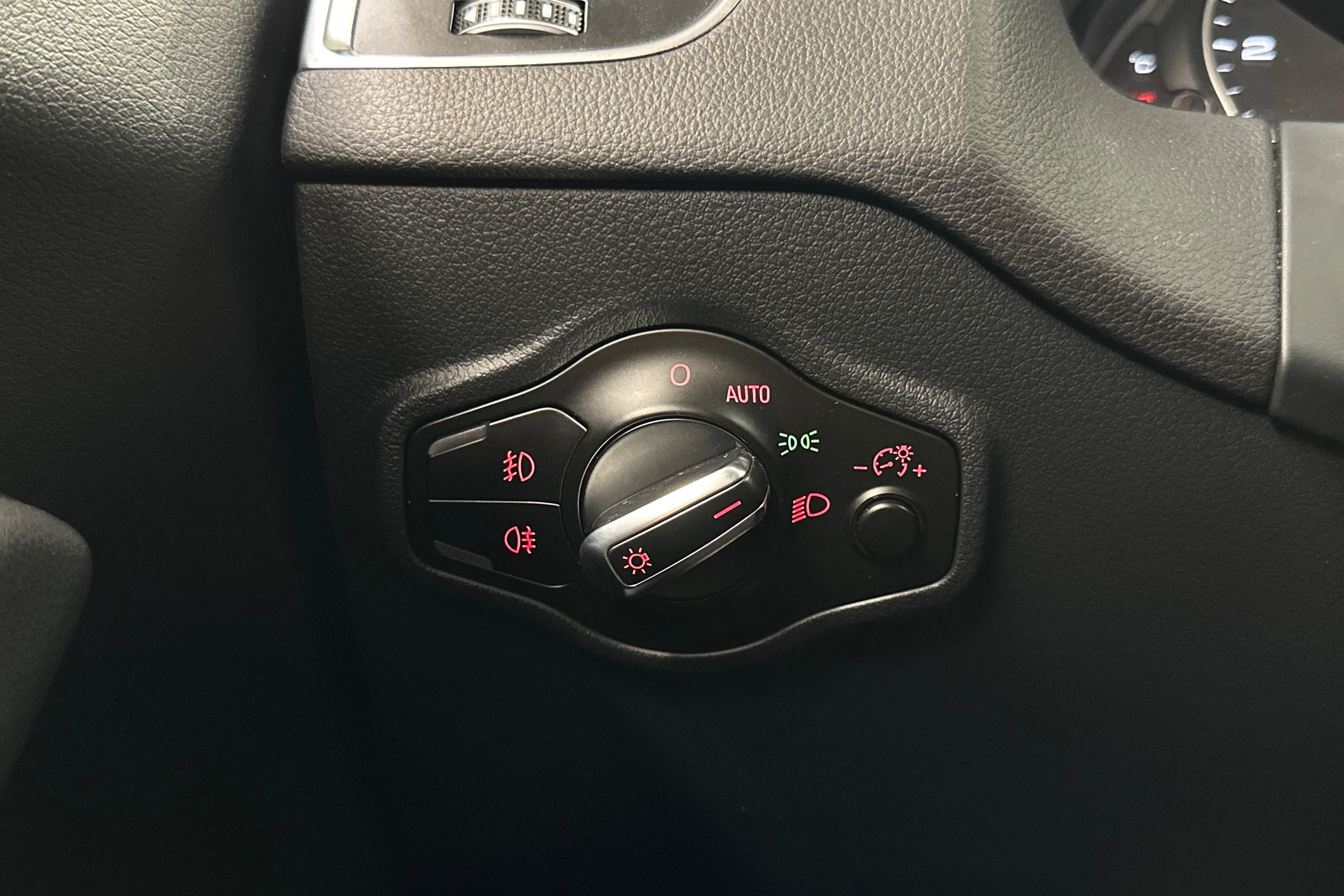 met. harmaa Audi Q5 2014 kuva 19.