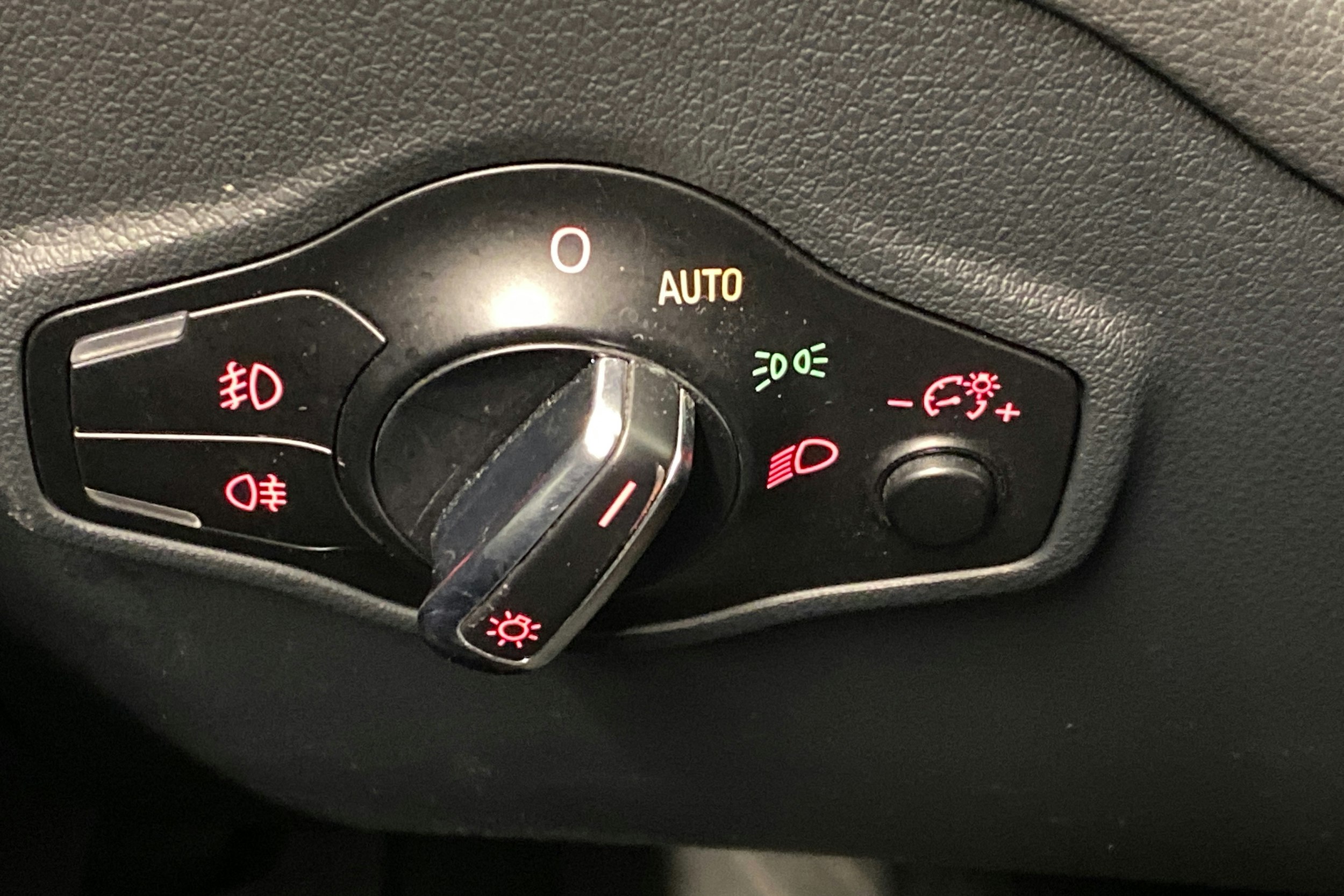 Valkoinen Audi Q5 2014 kuva 16.