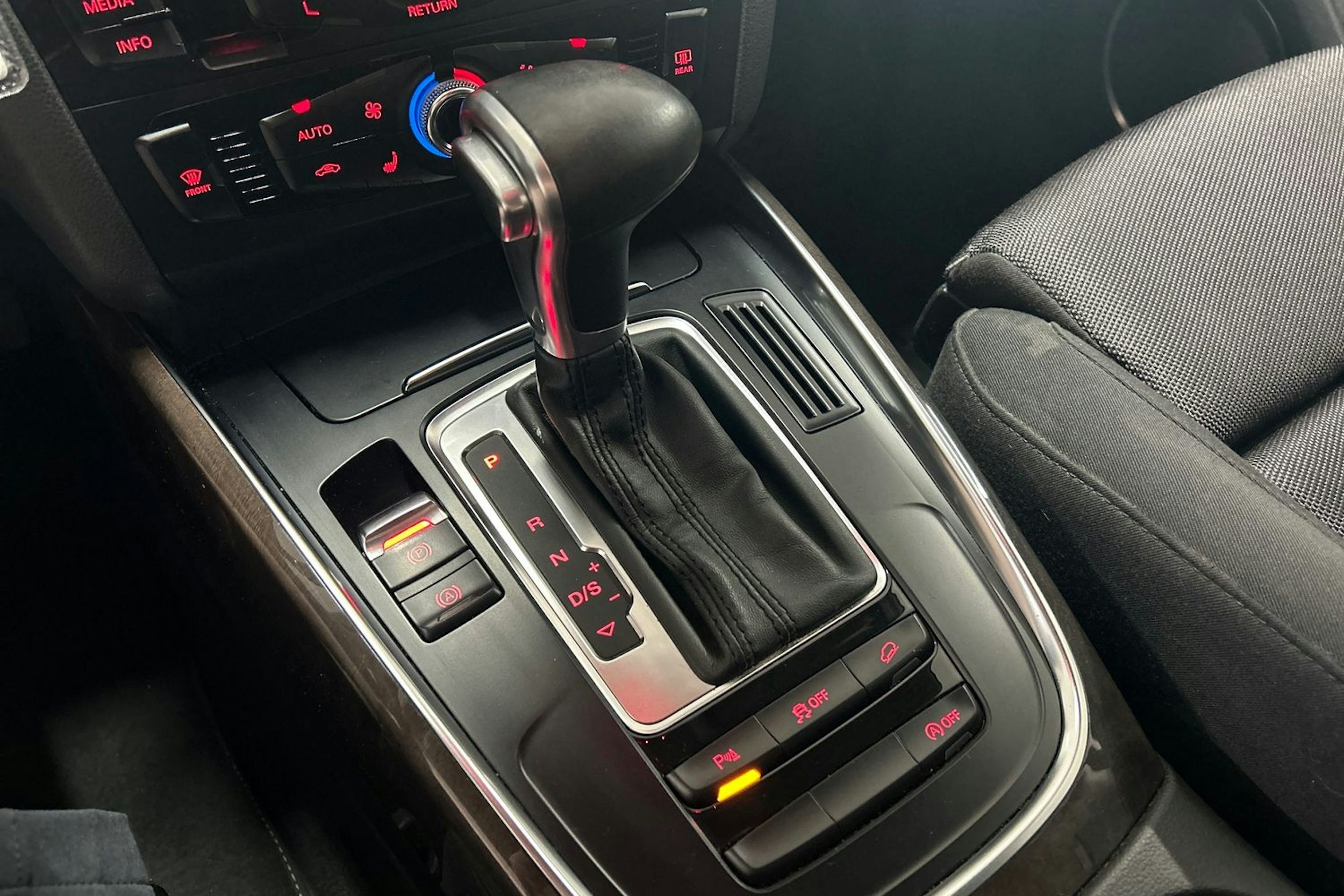 harmaa Audi Q5 2014 kuva 24.