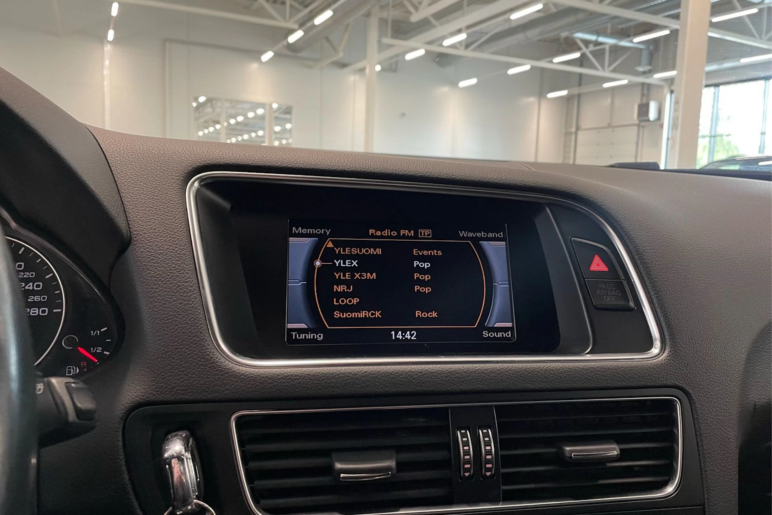 harmaa Audi Q5 2014 kuva 19.