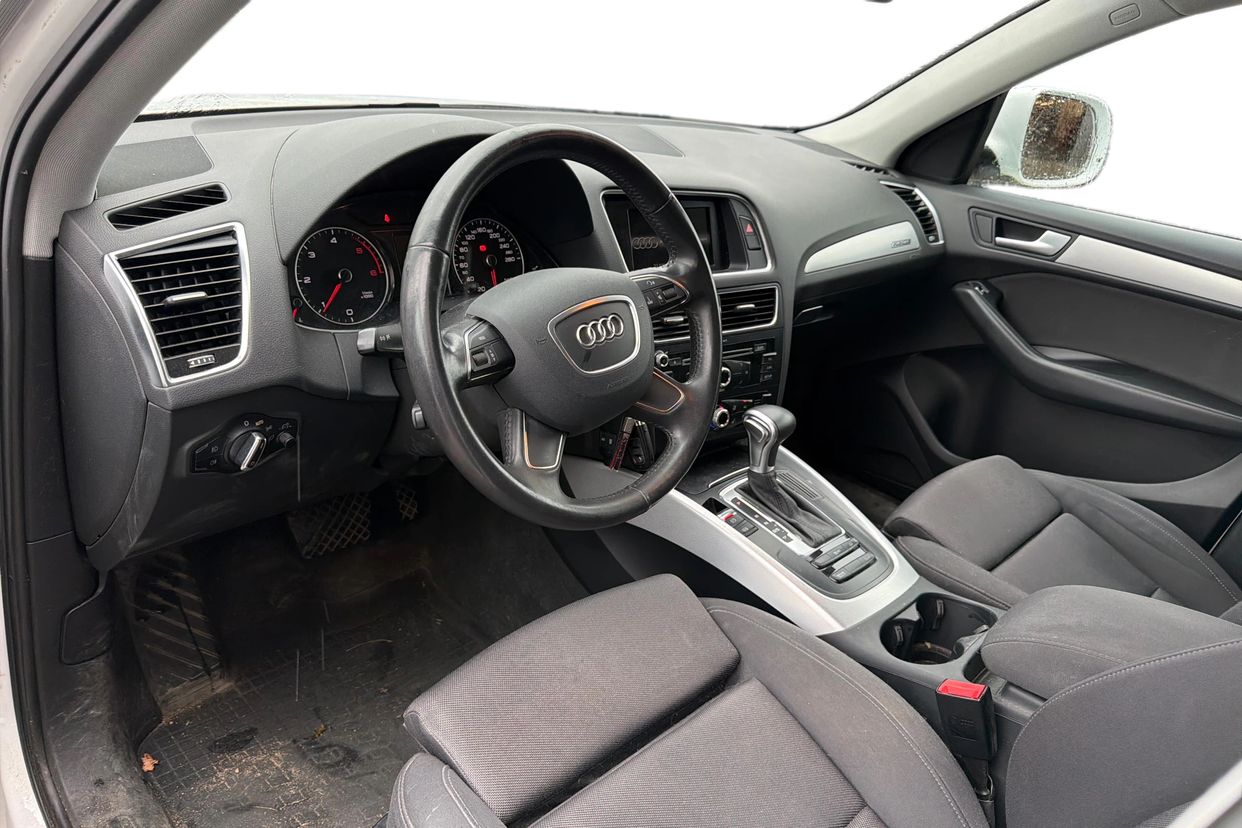 Valkoinen Audi Q5 2014 kuva 3.