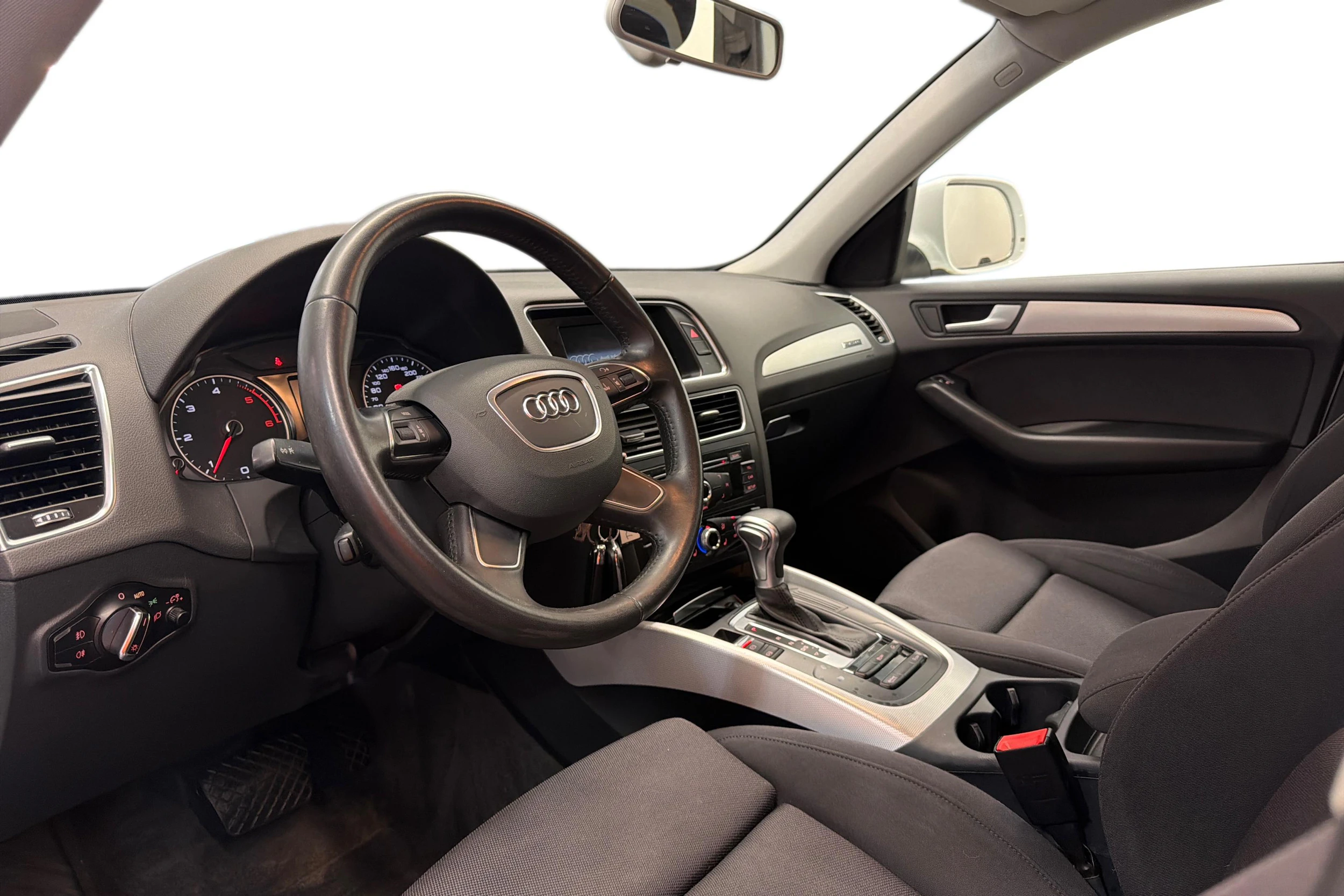 Valkoinen Audi Q5 2014 kuva 6.