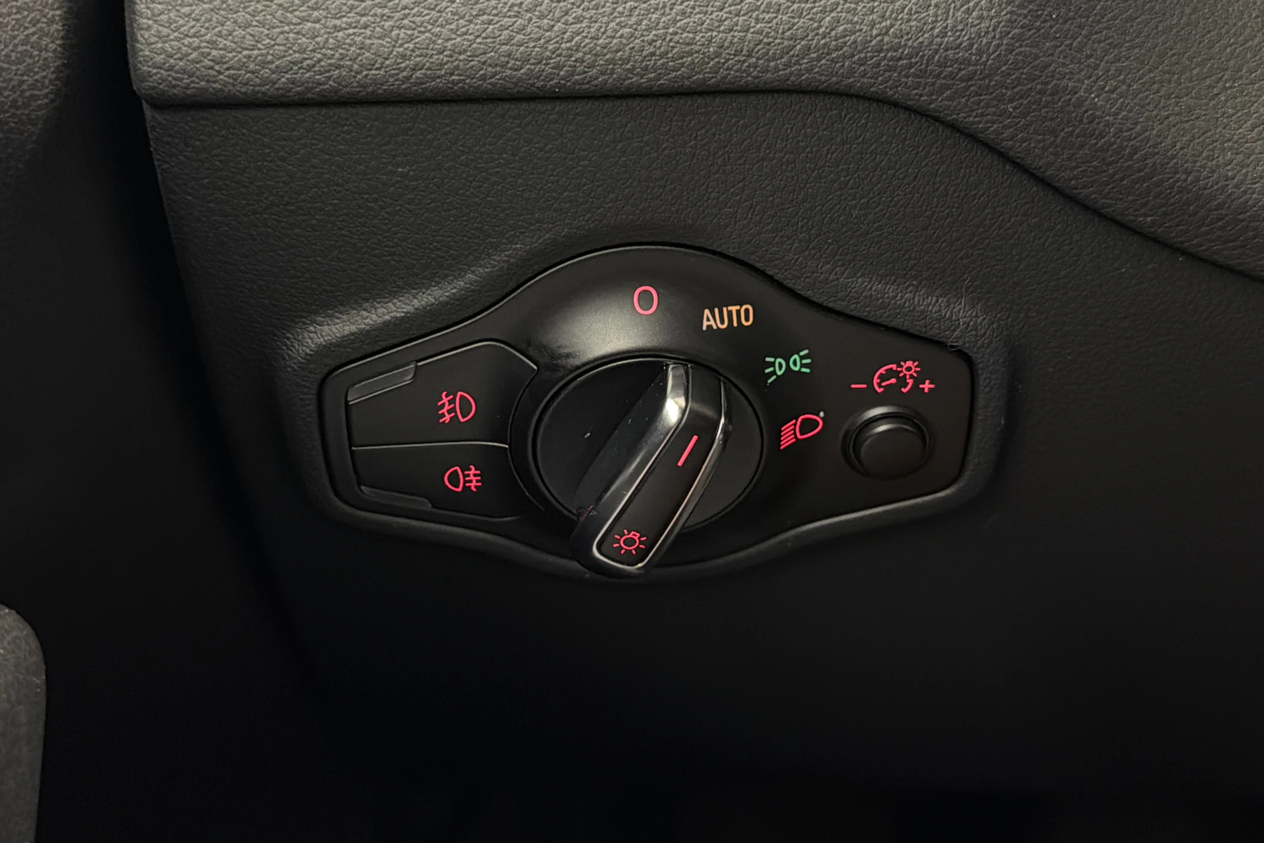 Valkoinen Audi Q5 2014 kuva 19.
