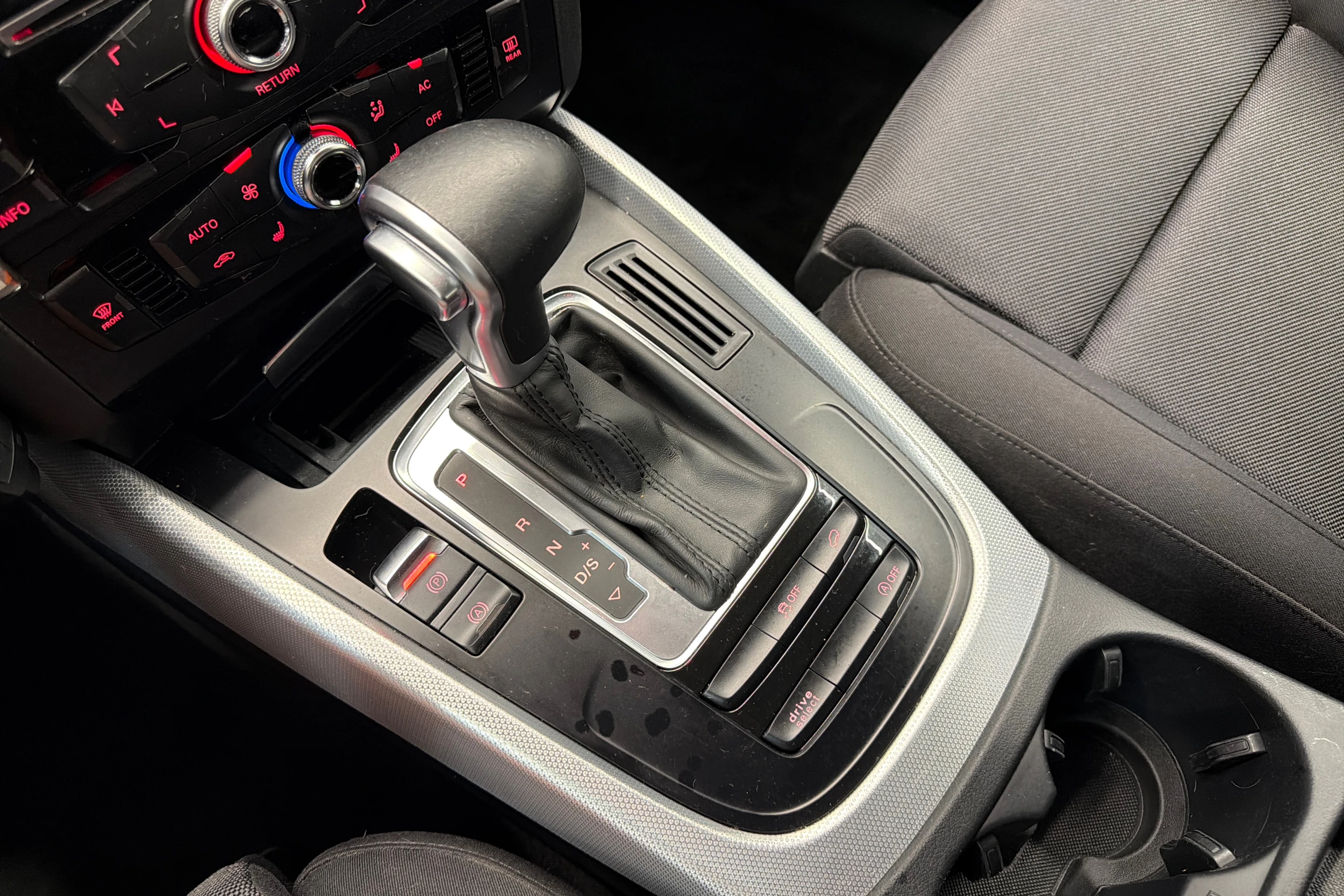 Valkoinen Audi Q5 2014 kuva 22.