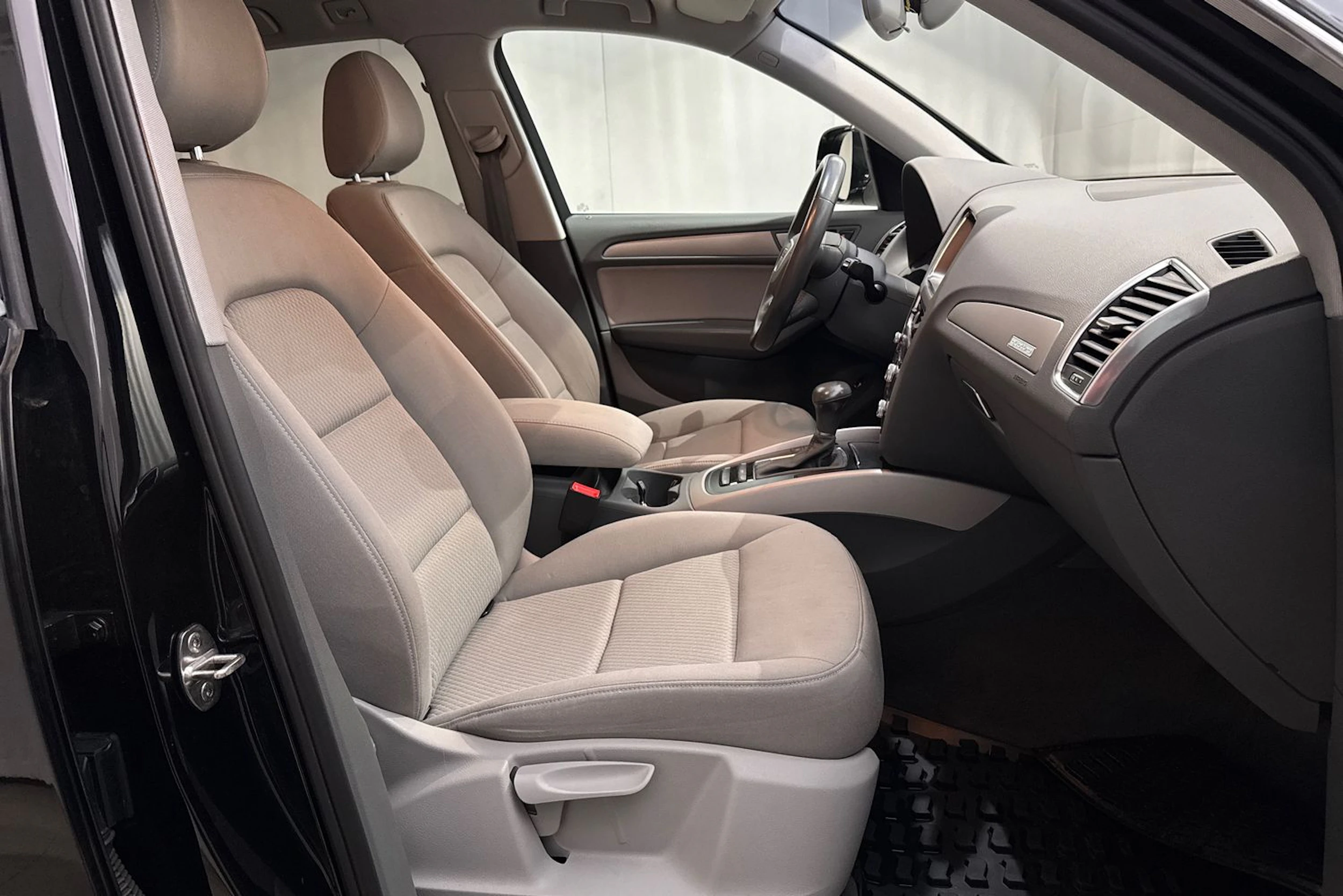 musta Audi Q5 2015 kuva 20.