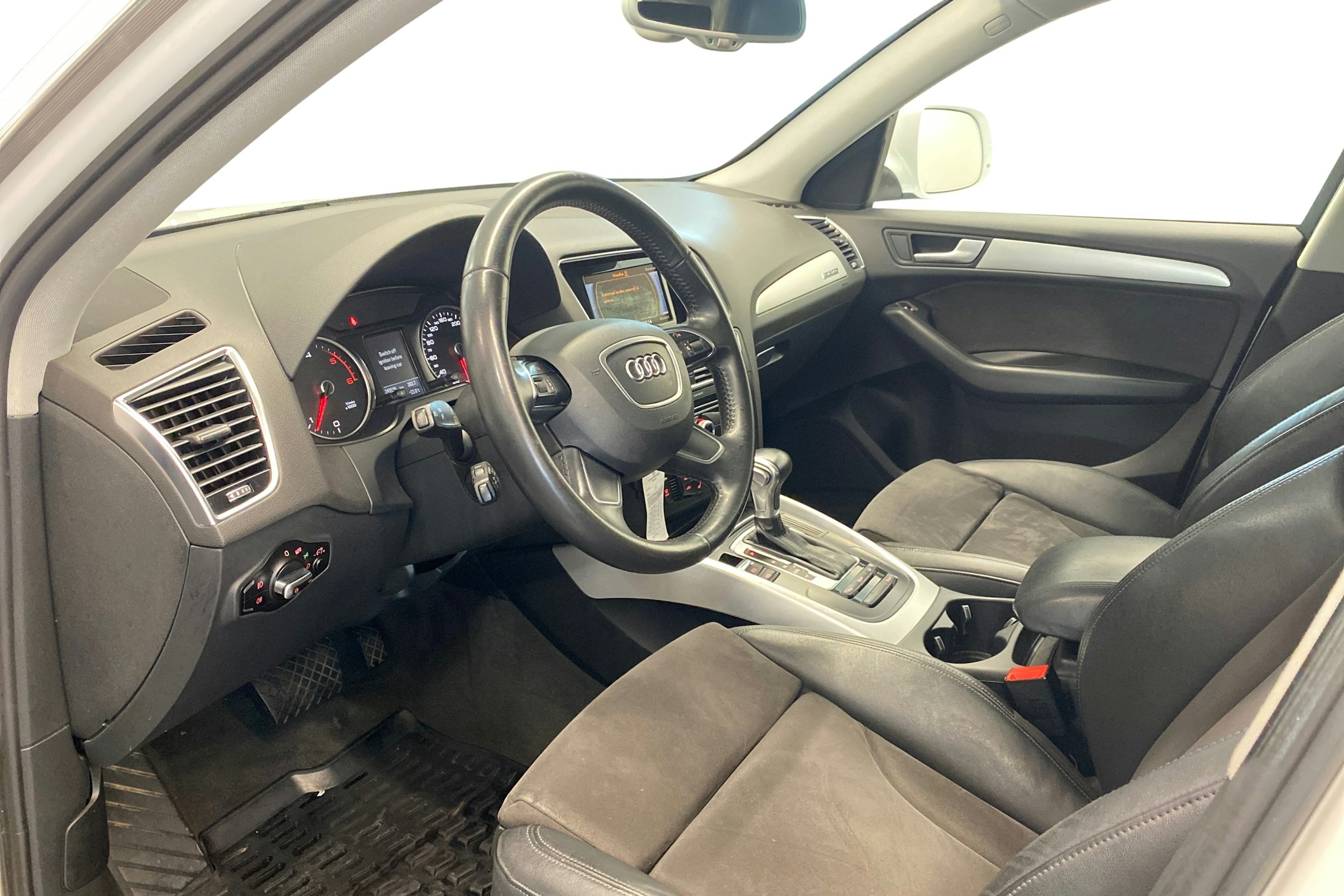 Valkoinen Audi Q5 2014 kuva 7.