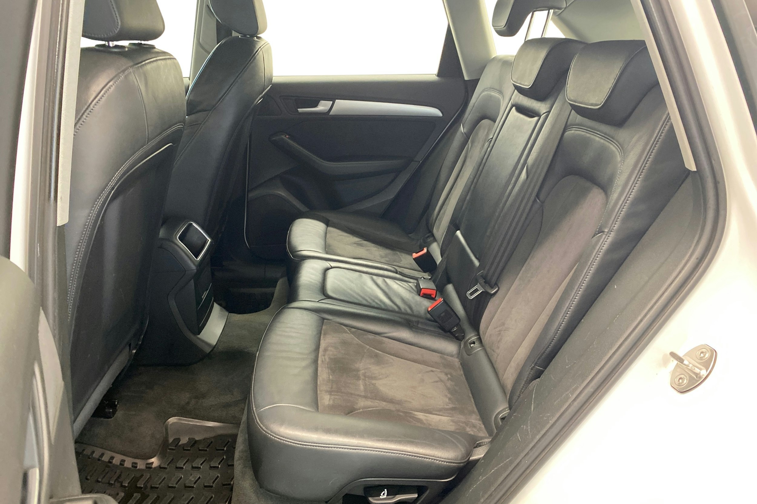 Valkoinen Audi Q5 2014 kuva 10.