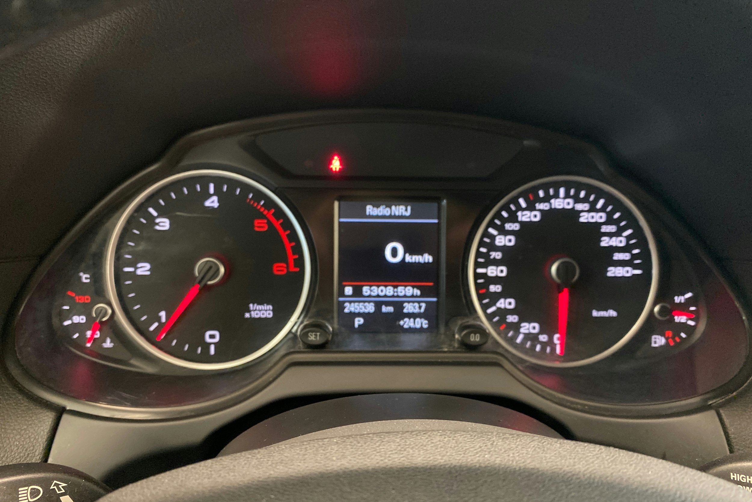 Valkoinen Audi Q5 2014 kuva 20.