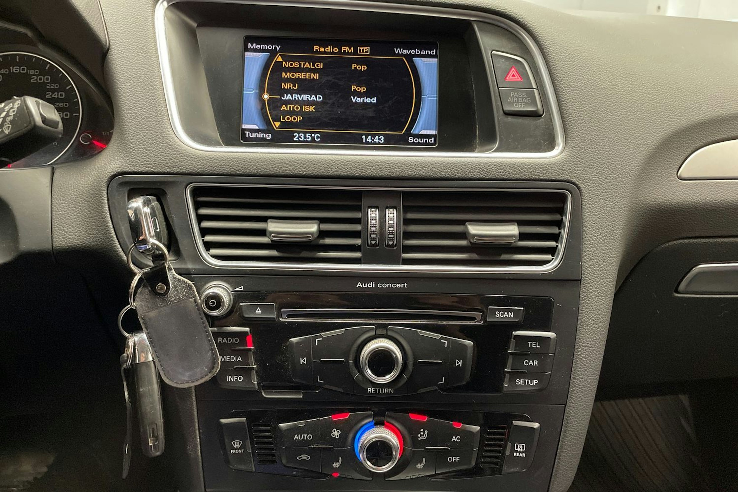 Musta Audi Q5 2014 kuva 16.
