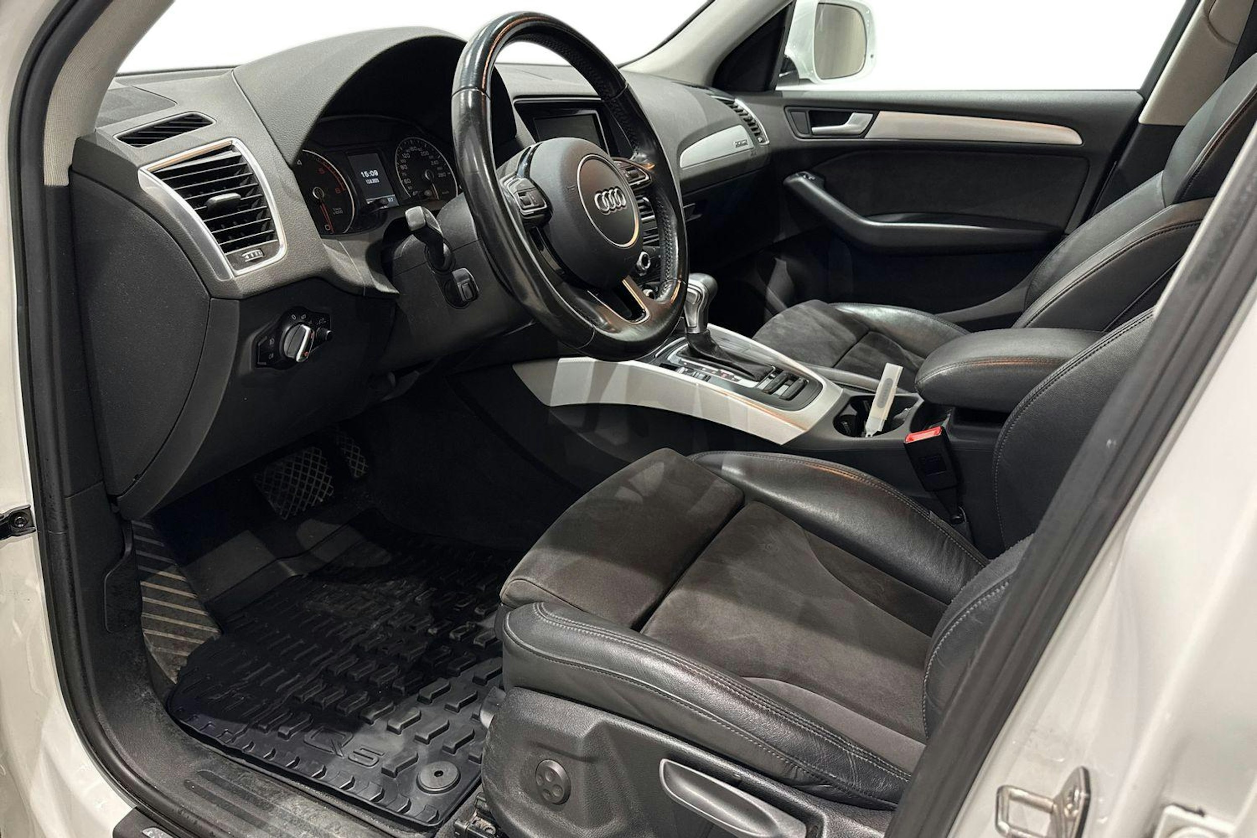 valkoinen Audi Q5 2015 kuva 7.